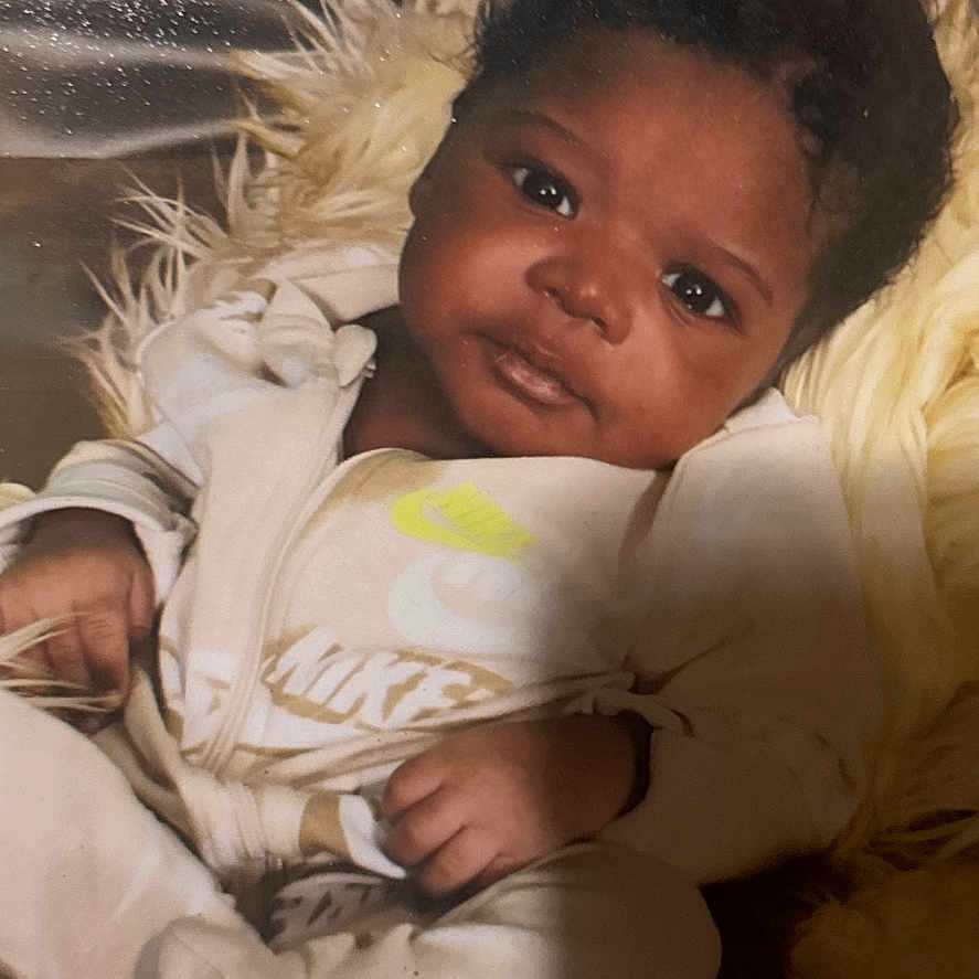 Baby Vincent is registered to the contest to win money with this photo: baby, bed, bedroom, bodypart, clothing, coat, couch, face, finger, furniture, hand, happy, head, indoors, mouth, newborn, person, photography, portrait, smile