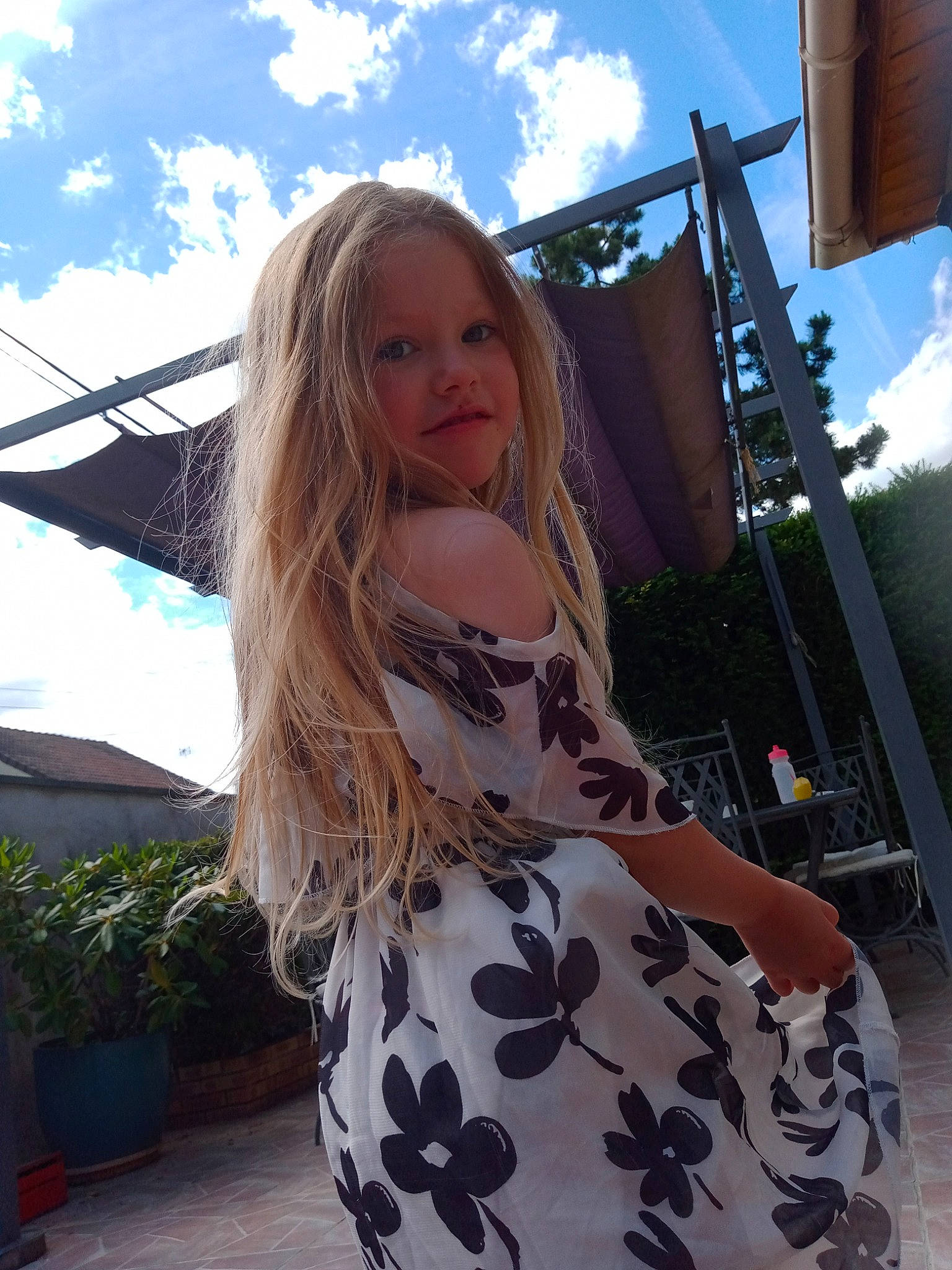 Stacy participe au concours pour gagner de l'argent avec cette photo : blond, brown_hair, child, cloud, cool, fashion_design, fun, happy, human_leg, leisure, lip, long_hair, pattern, person, plant, sitting, sky, sleeve, t_shirt, thigh