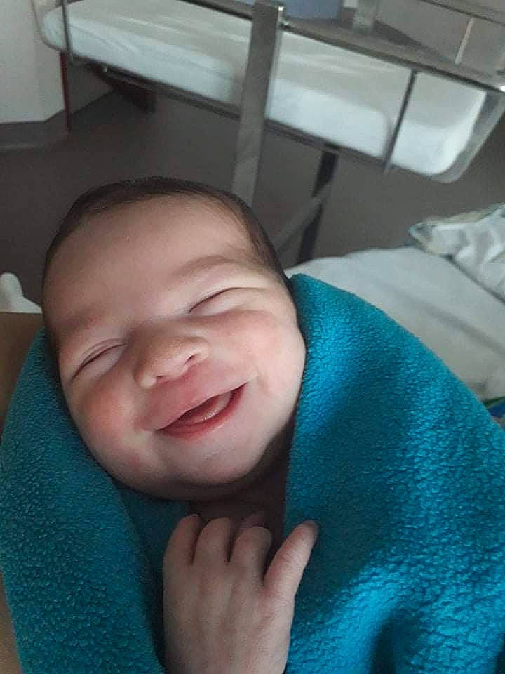 Ethan participe au concours pour gagner de l'argent avec cette photo : baby, cheek, chest, child, comfort, electric_blue, eyebrow, finger, gesture, happy, jaw, joy, laugh, lip, mouth, nose, person, skin, sleeve, smile