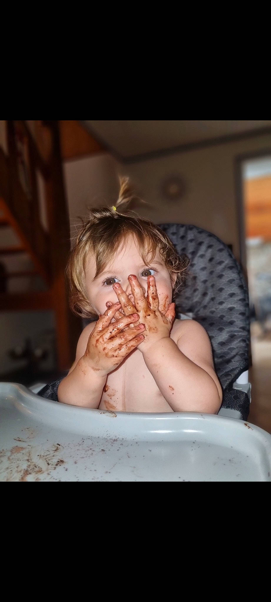 Louna a rejoint le concours — aidez-le/la à gagner de superbes lots ! arm, baby, bathing, blond, cheek, child, comfort, ear, eyelash, fun, gesture, happy, mammal, mouth, nail, nose, person, picture_frame, tableware, thumb