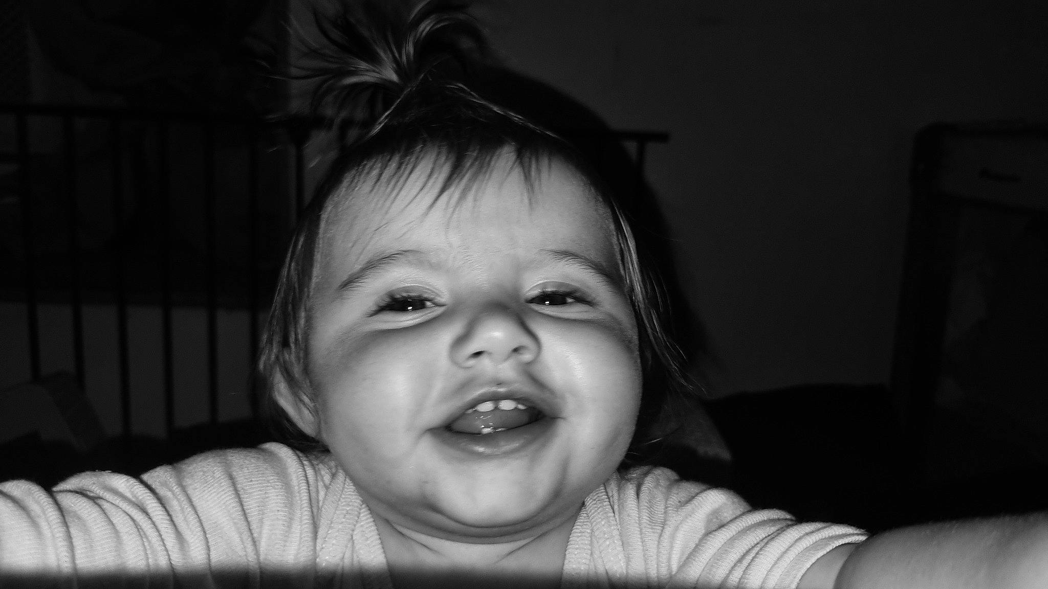 Louna participe au concours pour gagner de l'argent avec cette photo : black, black_and_white, cheek, chin, cool, ear, eyebrow, eyelash, facial_expression, finger, flash_photography, gesture, happy, iris, jaw, lip, mouth, nose, person, skin