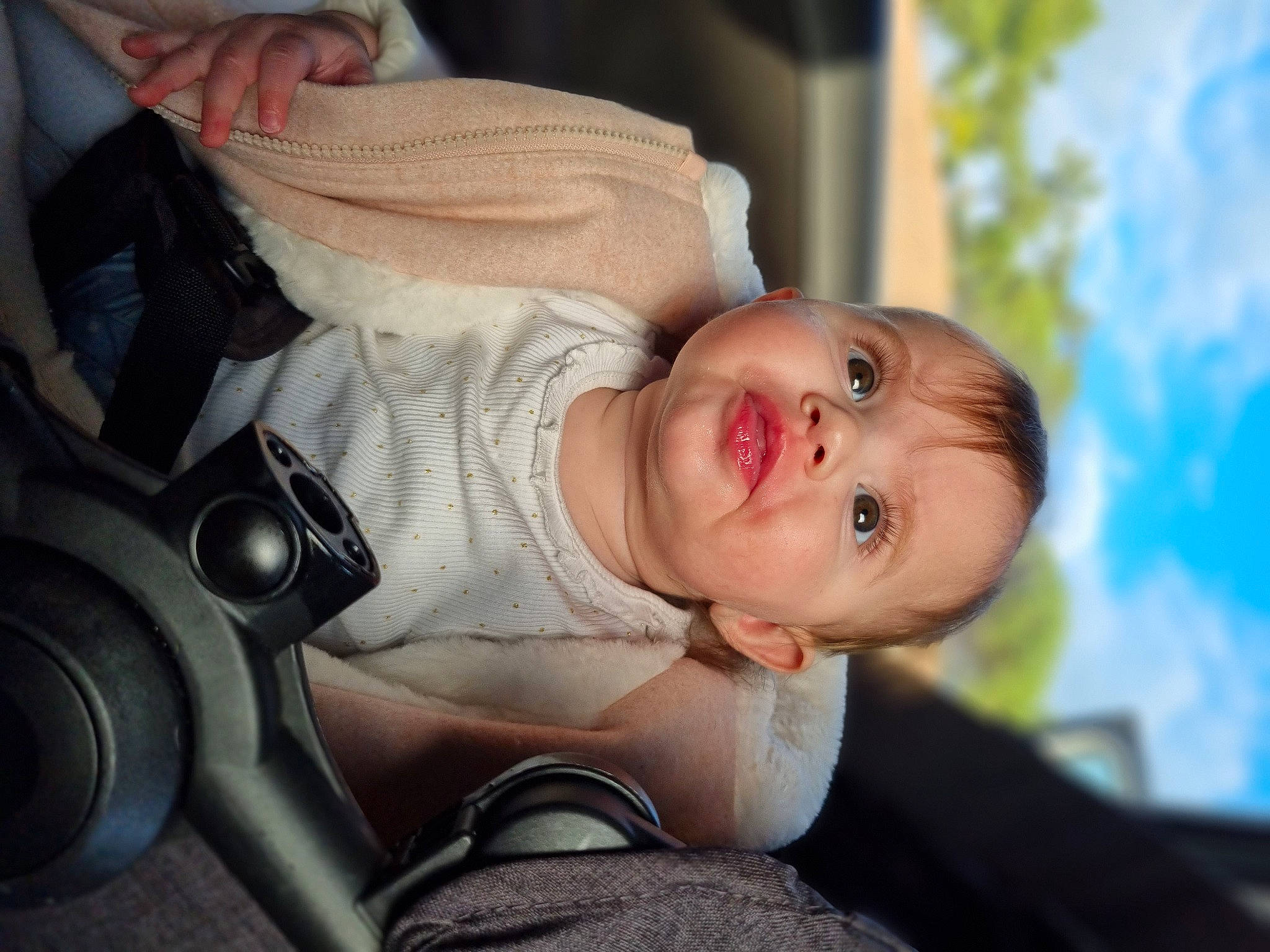 Louna participe au concours pour gagner de l'argent avec cette photo : baby, baby_carriage, baby_products, cheek, child, comfort, dress, flash_photography, happy, hat, human_body, iris, mouth, nose, person, plant, sitting, skin, smile, toddler