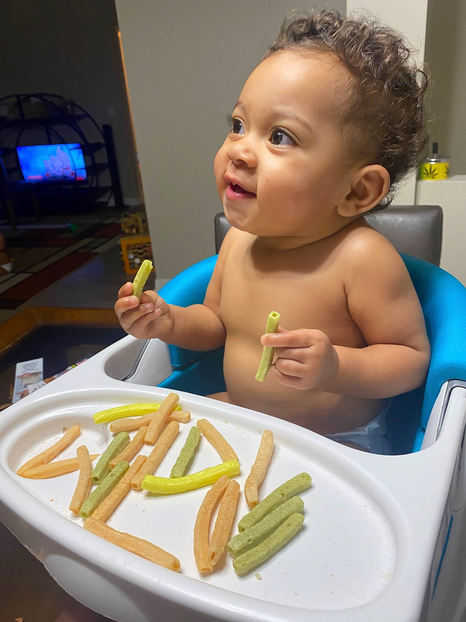 Amira is registered to the contest to win money with this photo: baby, baby_toddler_clothing, breakfast, child, comfort_food, dishware, display_device, ear, food, french_fries, meal, mouth, person, plate, produce, side_dish, television, television_accessory, television_set, toddler
