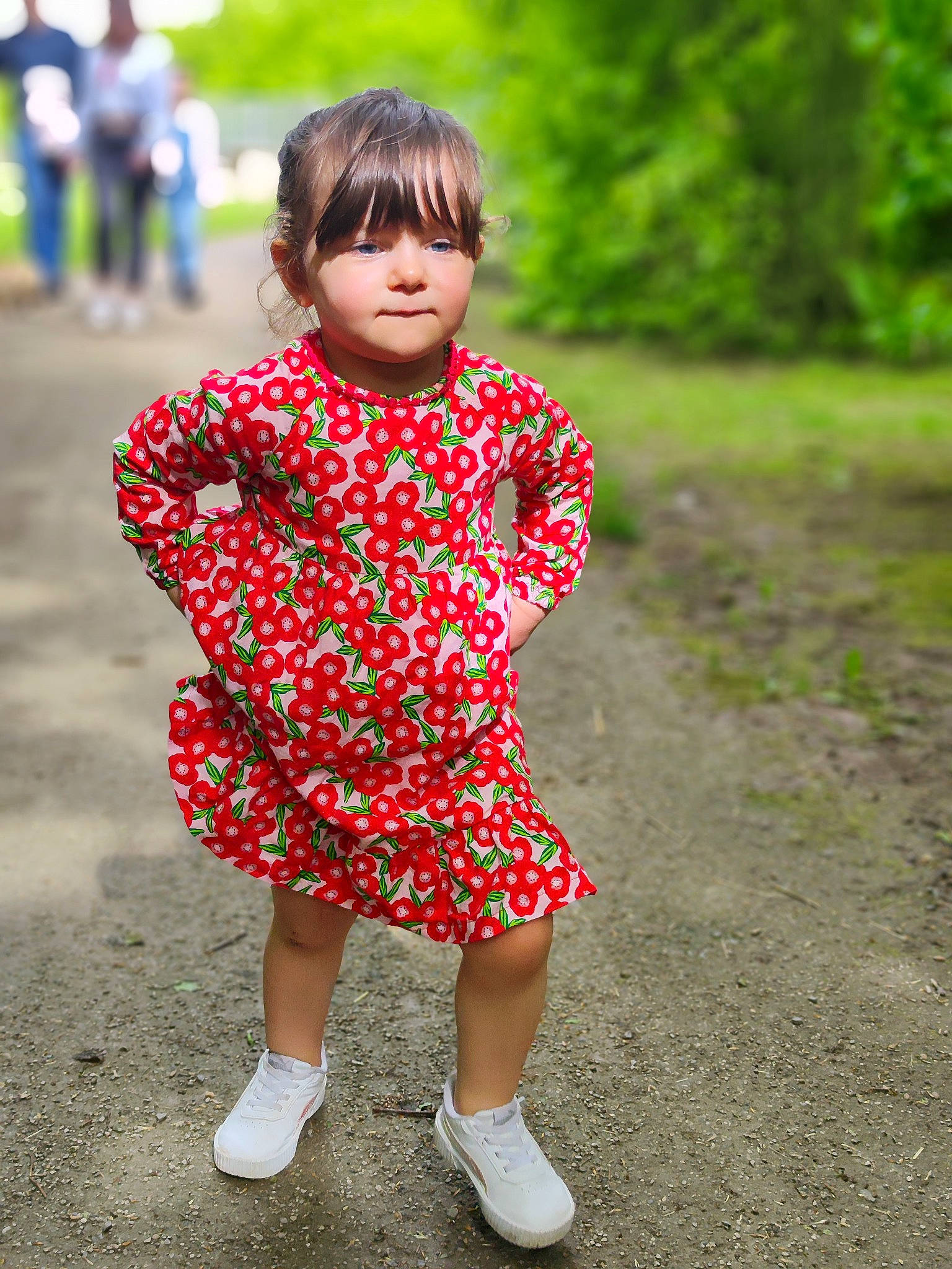 Lenaya participe au concours pour gagner de l'argent avec cette photo : asphalt, baby_toddler_clothing, child, dress, footwear, fun, grass, happy, joint, leisure, magenta, pattern, people_in_nature, person, pink, plant, recreation, sleeve, standing, toddler