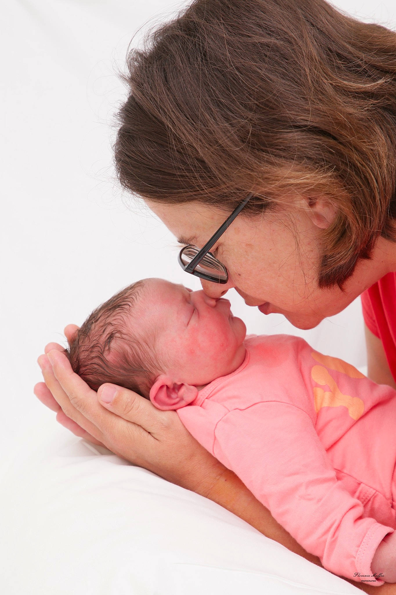 Célestine participe au concours pour gagner de l'argent avec cette photo : baby, baby_products, baby_sleeping, baby_toddler_clothing, cheek, child, comfort, ear, eyewear, gesture, glasses, happy, interaction, mouth, neck, nose, person, skin, sunglasses, toddler