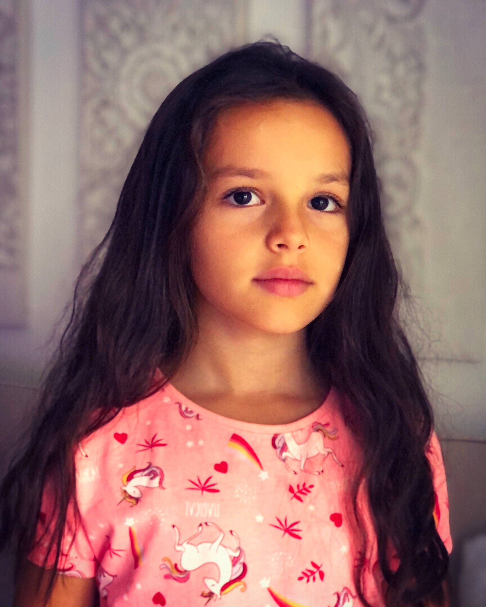 Lou a rejoint le concours — aidez-le/la à gagner de superbes lots ! black_hair, cheek, chin, dress, eyebrow, eyelash, flash_photography, forehead, happy, human_body, iris, jaw, lip, neck, nose, person, pink, red, shoulder, skin