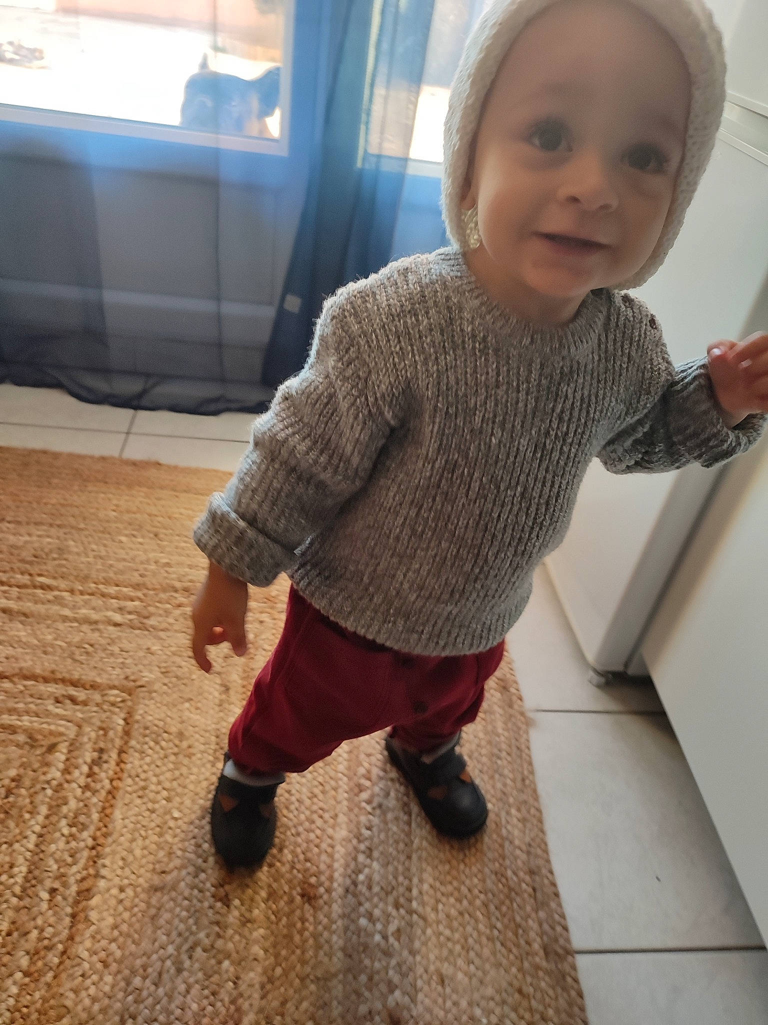 Ângelo a rejoint le concours — aidez-le/la à gagner de superbes lots ! arm, baby, baby_toddler_clothing, cheek, face, floor, flooring, hand, joint, leg, neck, nose, person, shoe, skin, sleeve, smile, standing, thumb, toddler