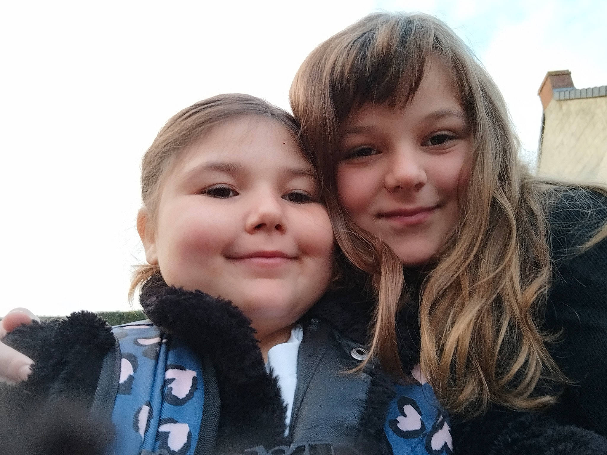 Celine participe au concours pour gagner de l'argent avec cette photo : cheek, child, electric_blue, event, fun, gesture, grass, happy, iris, joy, laugh, leisure, nose, person, selfie, skin, sky, smile, toddler, travel