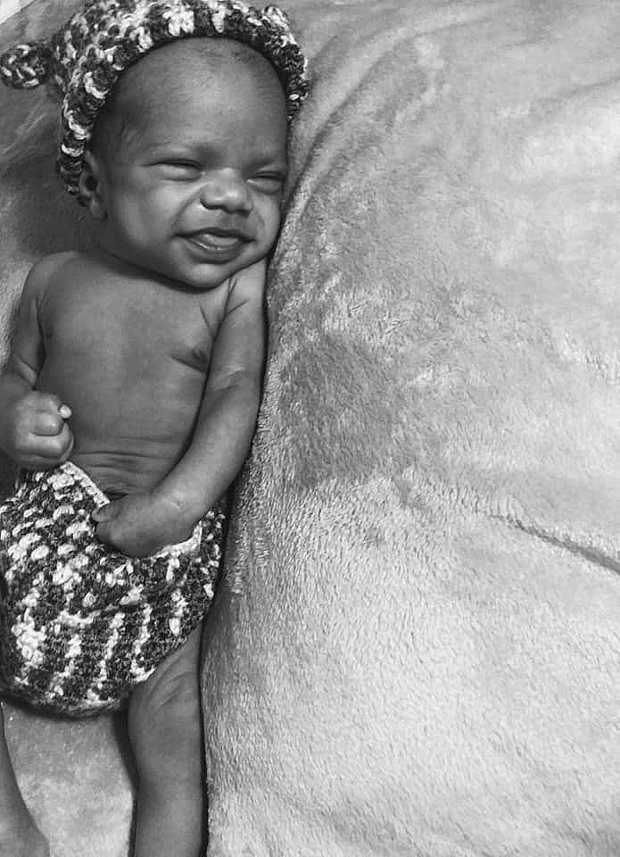 Kashious is registered to the contest to win money with this photo: baby, black_and_white, child, hair_accessory, headgear, headpiece, monochrome, people, person, photograph, photography, skin, smile, stock_photography, toddler, white