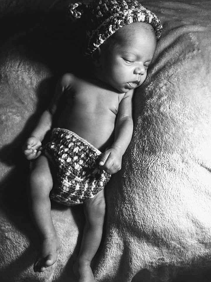 Kashious is registered to the contest to win money with this photo: arm, baby, beauty, black_and_white, child, child_model, fashion_accessory, hair_accessory, hand, headgear, headpiece, monochrome, monochrome_photography, muscle, person, photo_shoot, photograph, photography, stock_photography, style