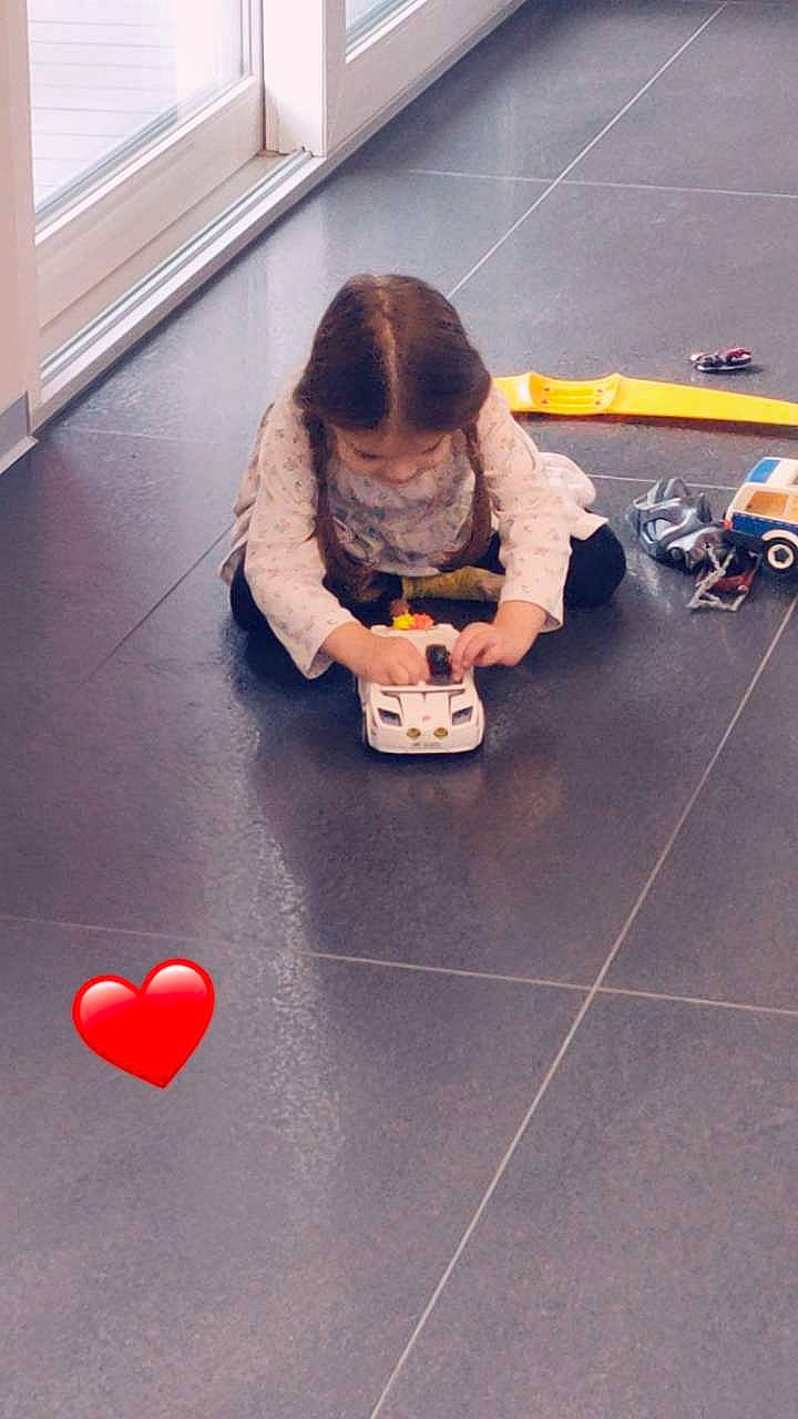 Yara participe au concours pour gagner de l'argent avec cette photo : child, clothing, face, female, footwear, girl, head, loveheartsymbol, machine, motorcycle, pants, person, photography, portrait, shoe, symbol, tile, transportation, vehicle, wheel