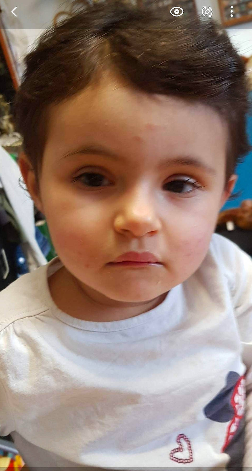 Anaë participe au concours pour gagner de l'argent avec cette photo : black_hair, cheek, child, chin, cool, ear, eyebrow, eyelash, forehead, happy, human, iris, jaw, lip, mouth, neck, nose, person, skin, toddler