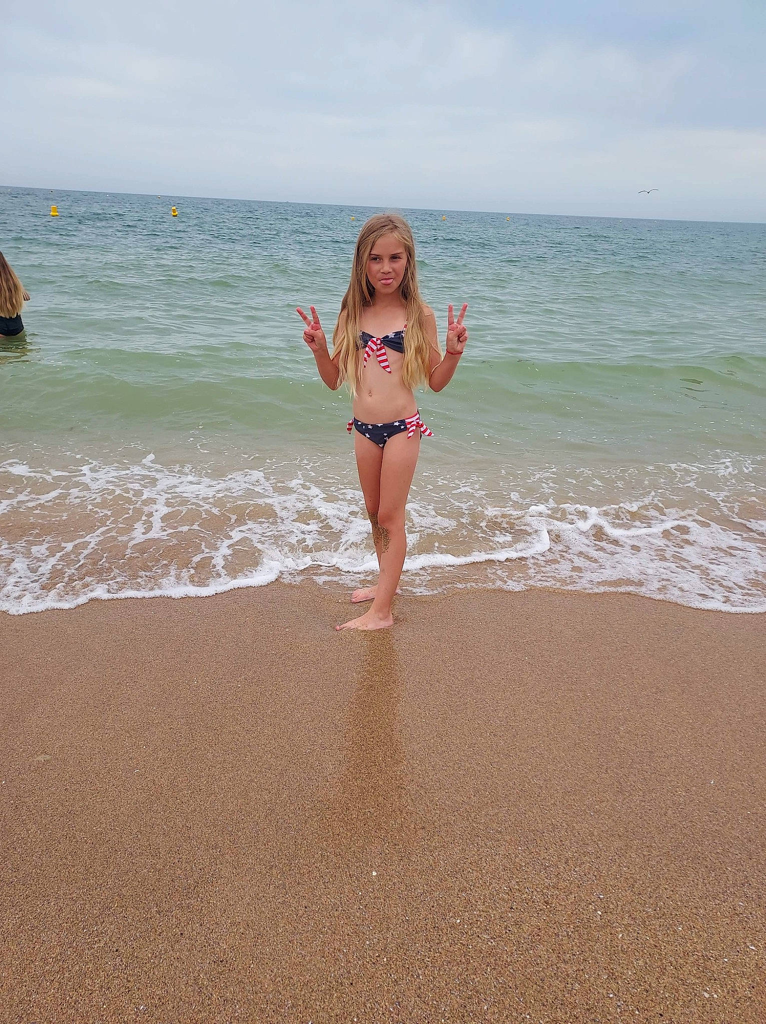 Anaëlle participe au concours pour gagner de l'argent avec cette photo : azure, barefoot, beach, brassiere, cloud, hair, happy, horizon, human_body, leg, lingerie_top, people_on_beach, person, sky, swimsuit_top, swimwear, thigh, undergarment, waist, water