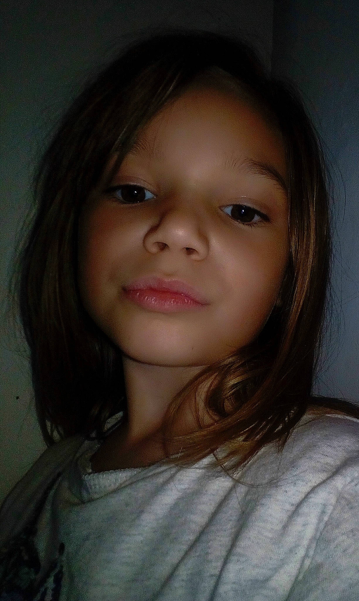 Maë a rejoint le concours — aidez-le/la à gagner de superbes lots ! beauty, brown_hair, cheek, child, child_model, chin, eye, eyebrow, face, facial_expression, forehead, hair, hairstyle, head, lip, long_hair, nose, person, portrait, skin