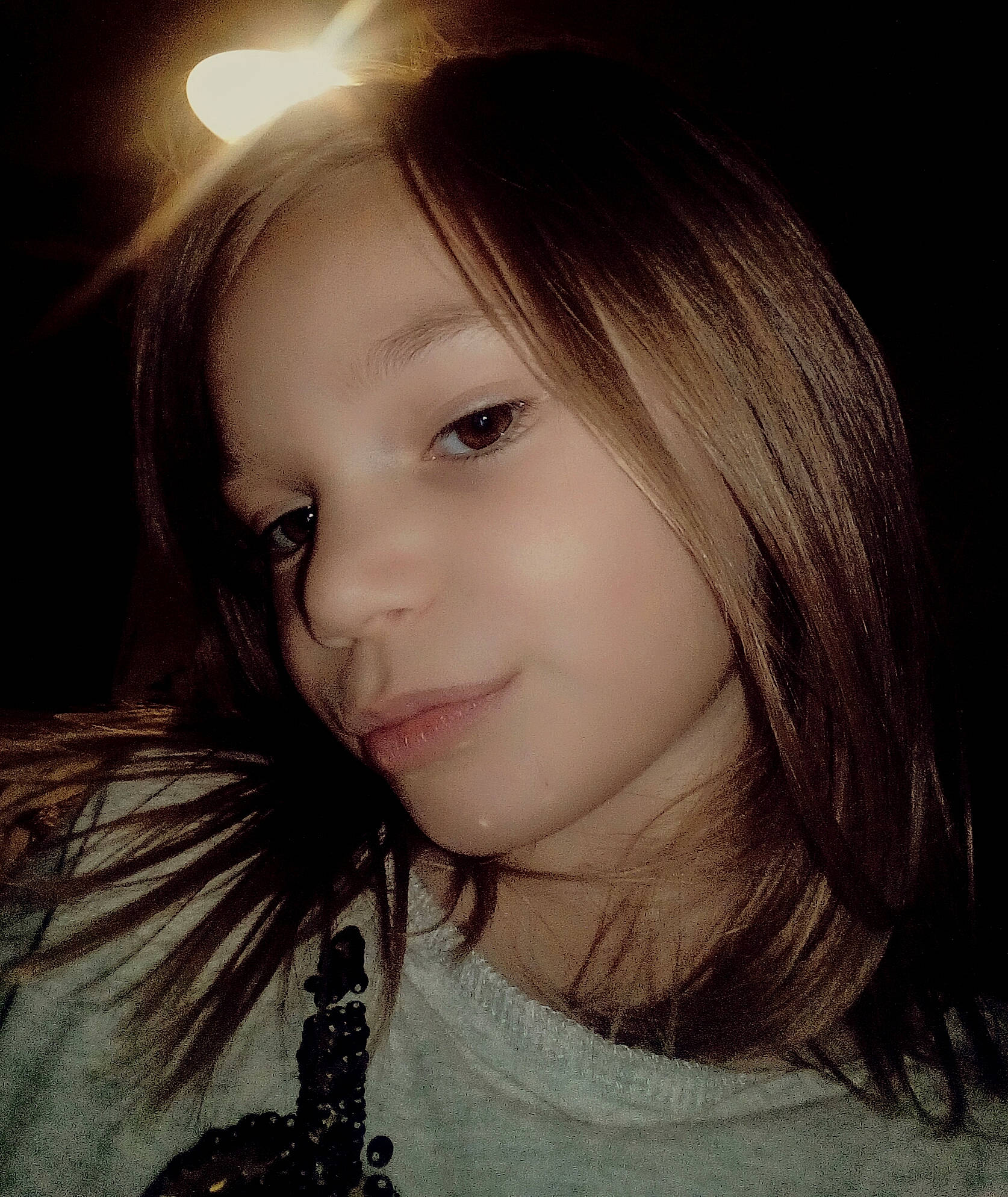 Maë participe au concours pour gagner de l'argent avec cette photo : bangs, beauty, black_hair, brown_hair, cheek, chin, cool, eye, eyebrow, face, forehead, hair, hair_coloring, hairstyle, head, jaw, layered_hair, lip, long_hair, nose