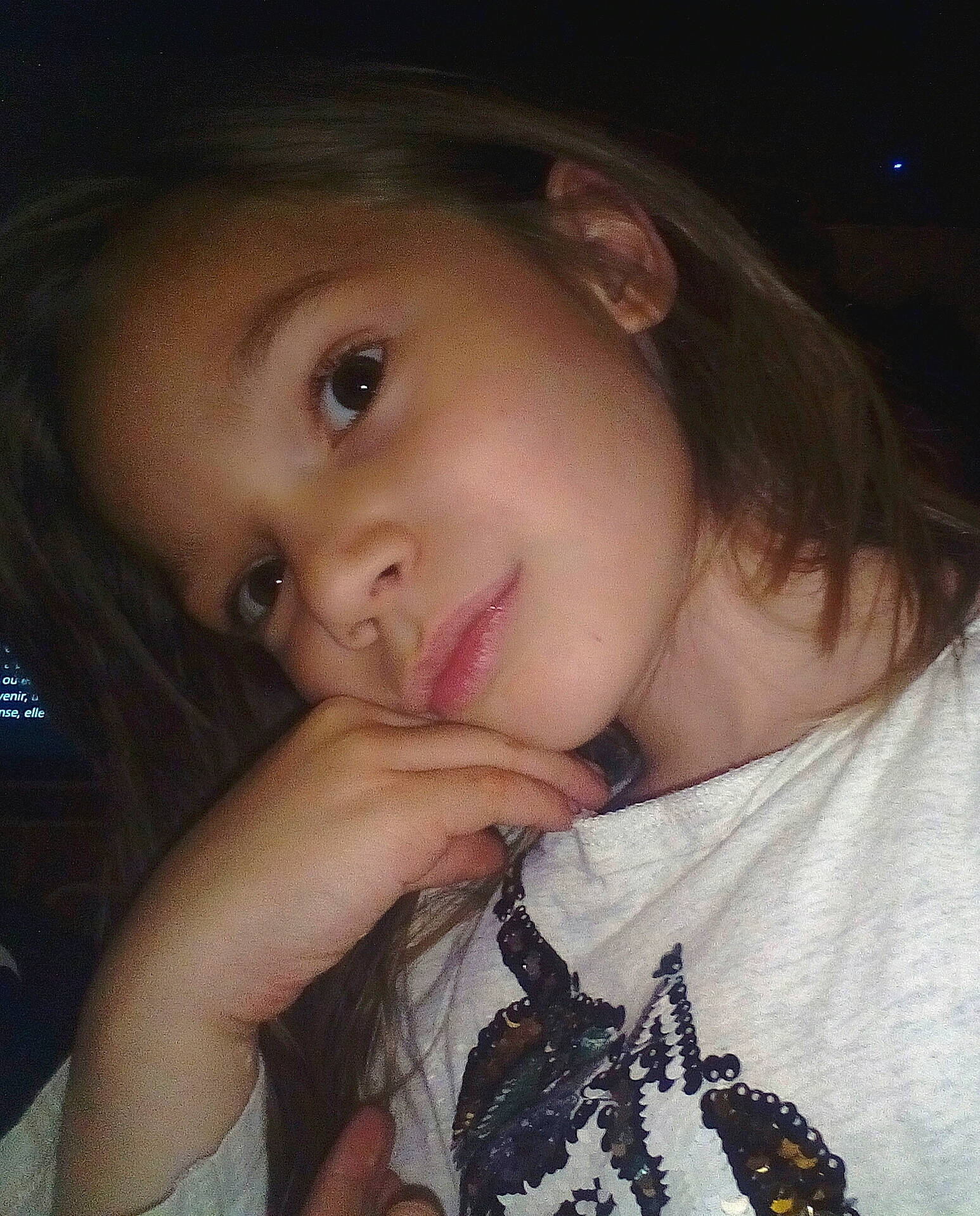 Maë a rejoint le concours — aidez-le/la à gagner de superbes lots ! beauty, black_hair, brown_hair, cheek, chin, eye, eyebrow, eyelash, face, forehead, hair, head, jaw, lip, long_hair, mouth, nose, person, photography, selfie