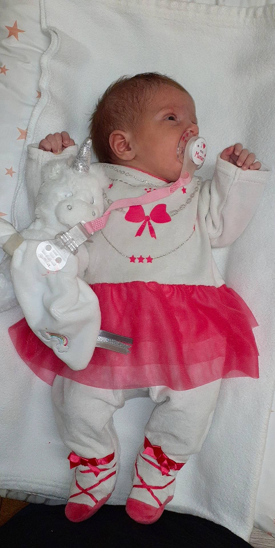 Alhya a rejoint le concours — aidez-le/la à gagner de superbes lots ! baby, baby_products, baby_toddler_clothing, cheek, child, person, pink, product, skin, toddler