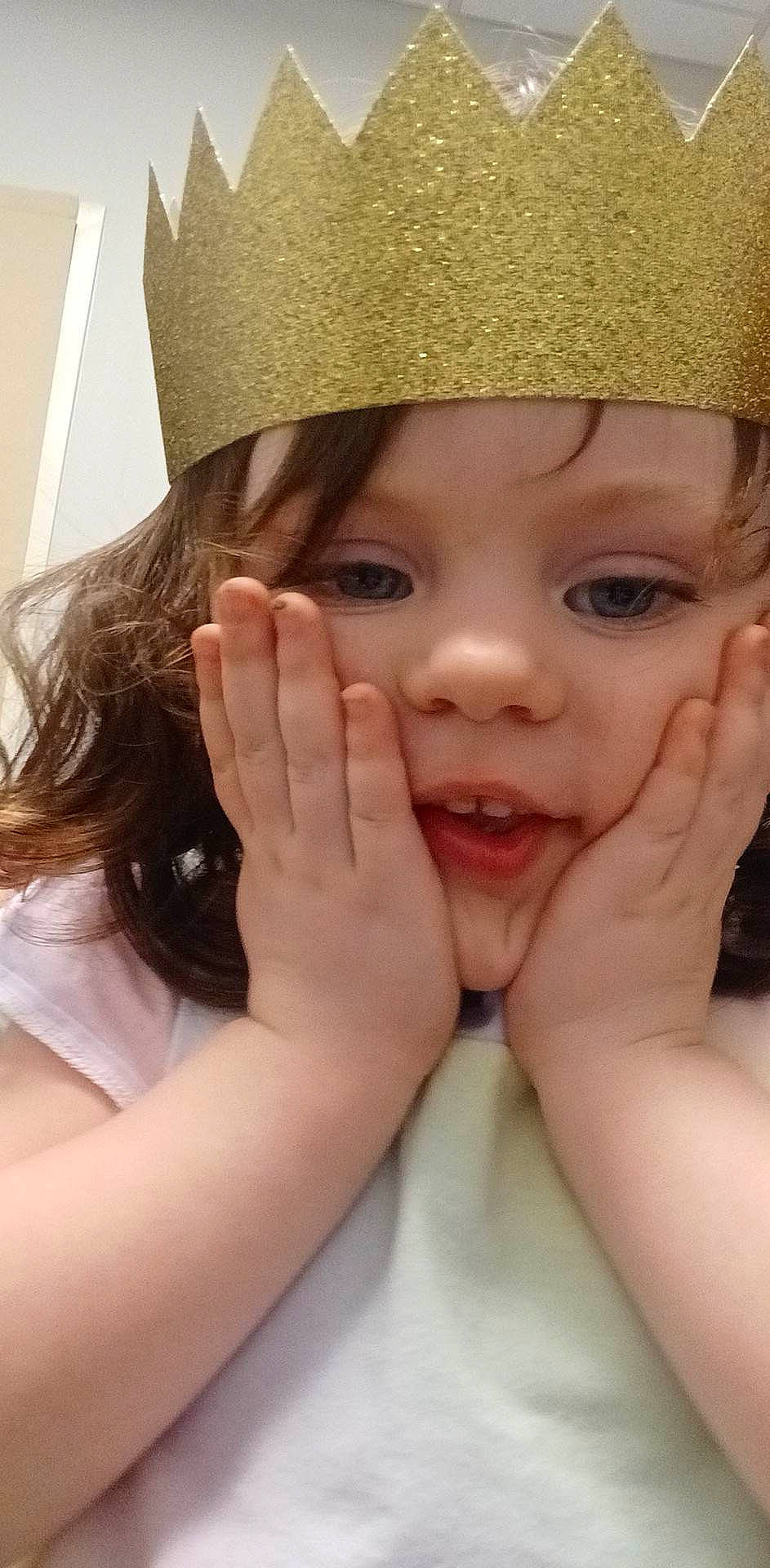 Erin is registered to the contest to win money with this photo: cap, cheek, chin, eye, eyebrow, eyelash, finger, gesture, hand, happy, headgear, headwear, lip, mouth, nail, neck, nose, person, skin, smile