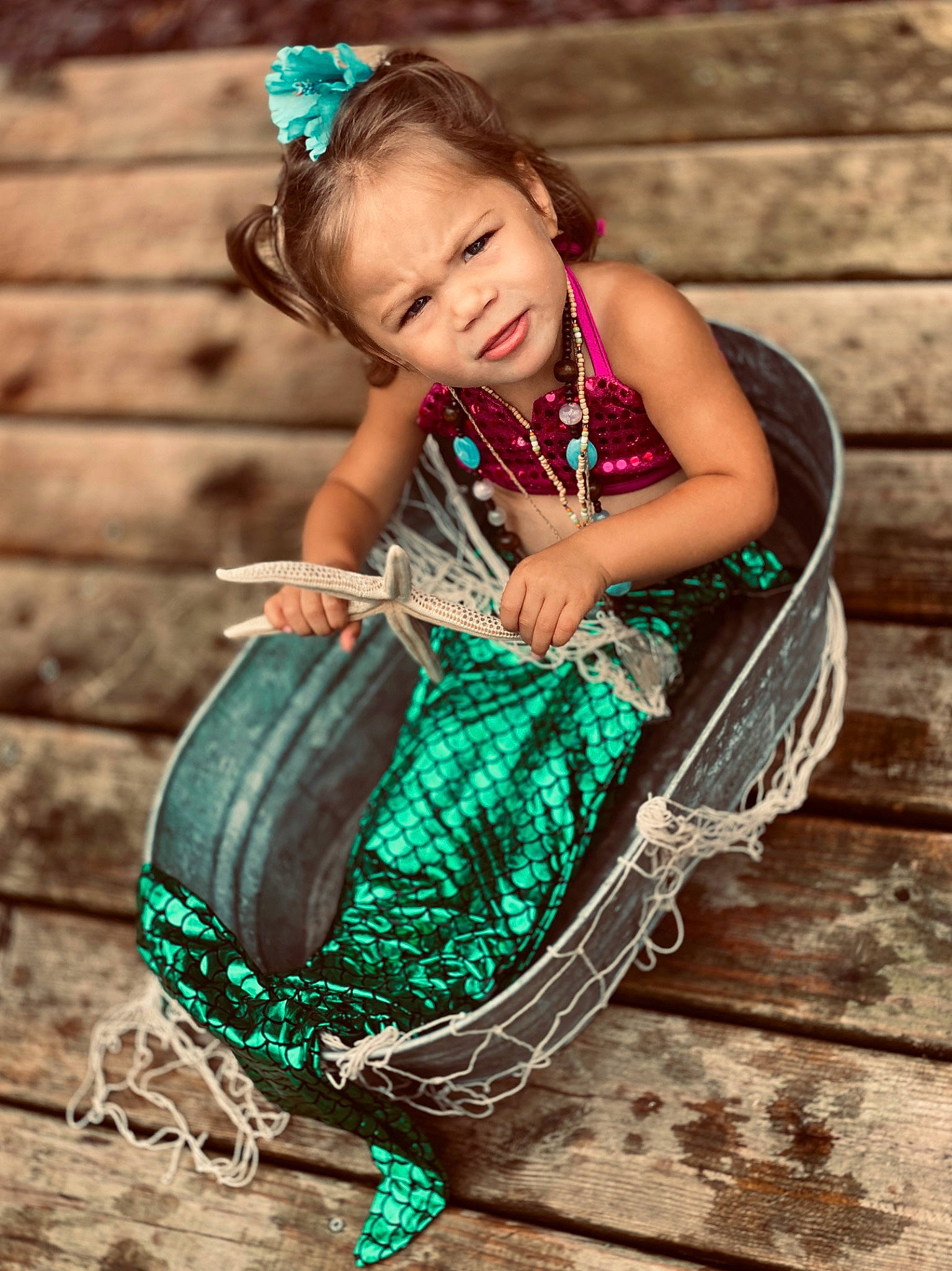 Lollah is registered to the contest to win money with this photo: child, child_model, costume, dress, fashion_accessory, fawn, formal_wear, green, hair_accessory, person, photo_shoot, photography, sitting, smile, stock_photography