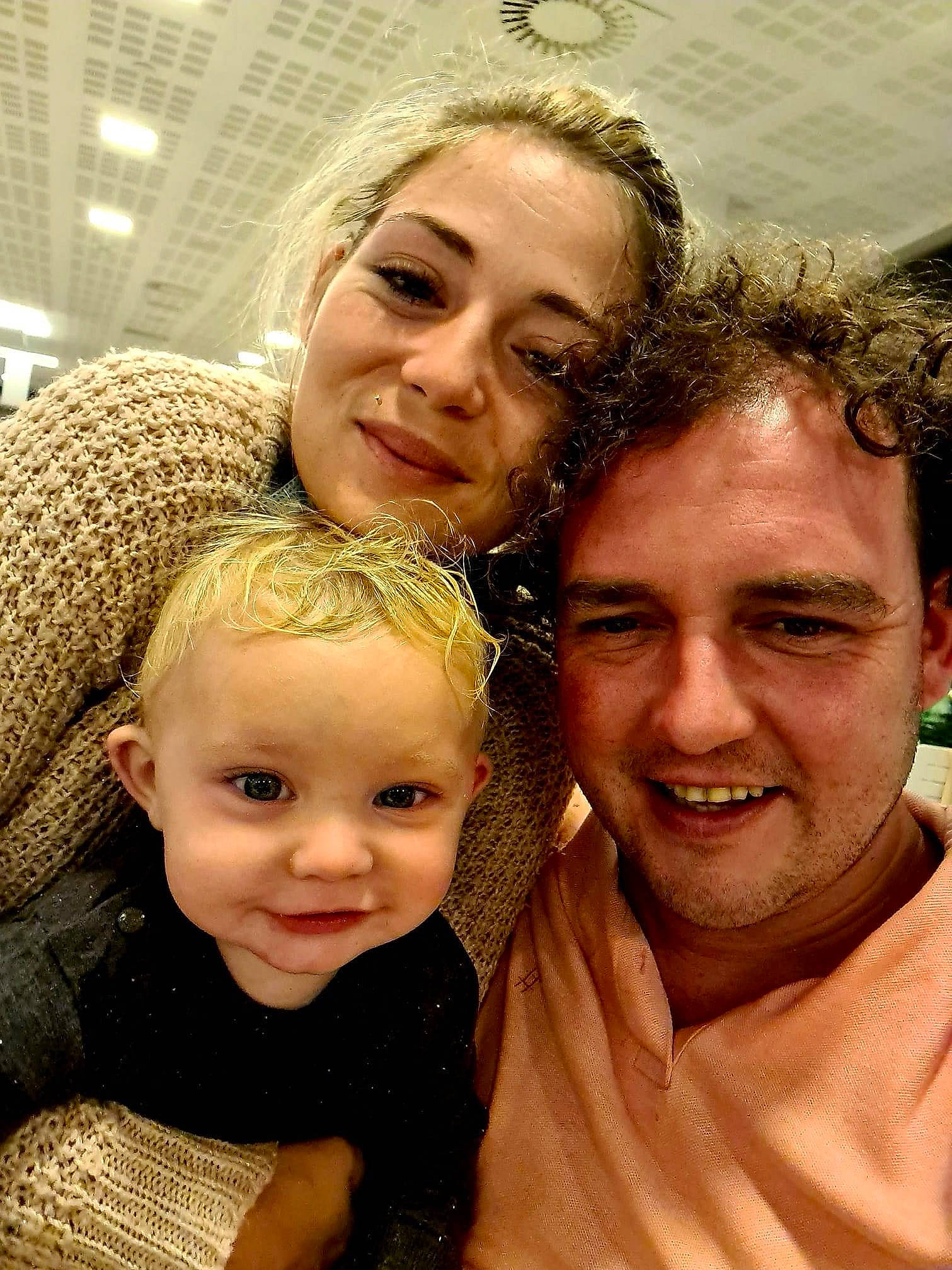 émilien participe au concours pour gagner de l'argent avec cette photo : baby, beard, blond, cheek, child, eye, face, facial_expression, facial_hair, forehead, happy, iris, joy, lip, love, mouth, nose, people, person, skin