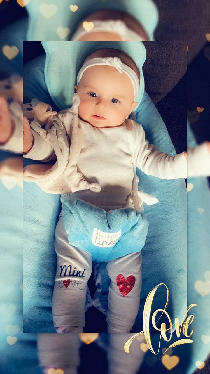 Maëlys participe au concours pour gagner de l'argent avec cette photo : baby, baby_products, baby_safety, baby_toddler_clothing, cheek, child, person, product