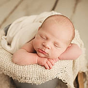 Livio a rejoint le concours — aidez-le/la à gagner de superbes lots ! arms, baby, basket, blanket, closeup, cozy, cute, face, hands, head, infant, knit, newborn, peaceful, portrait, resting, skin, sleeping, soft, wooden_floor