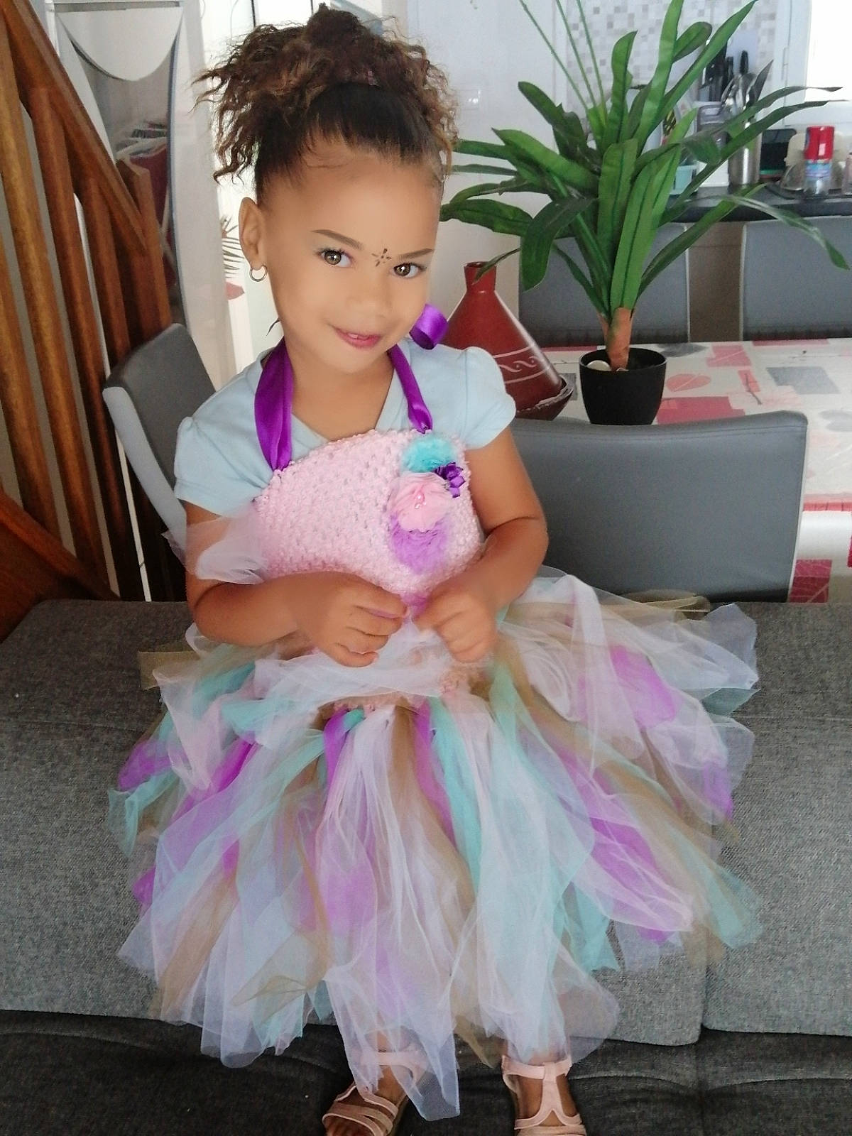 Ophélie participe au concours pour gagner de l'argent avec cette photo : abdomen, baby, baby_toddler_clothing, ballet_tutu, chair, child, event, fashion_accessory, flowerpot, fun, hair_accessory, happy, houseplant, joy, magenta, person, pink, plant, purple, sitting