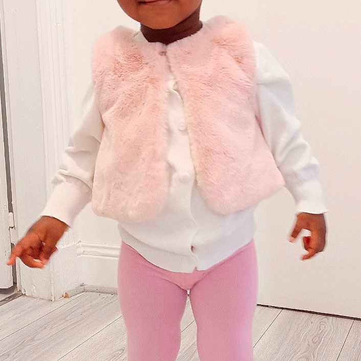 Aiyanna participe au concours pour gagner de l'argent avec cette photo : apparel, casual_wear, child, cool, cute, fashion, happy, indoor, leggings, person, pink_vest, portrait, smile, sneakers, standing, sunglasses, toddler, white_sweater, wooden_floor, young_child