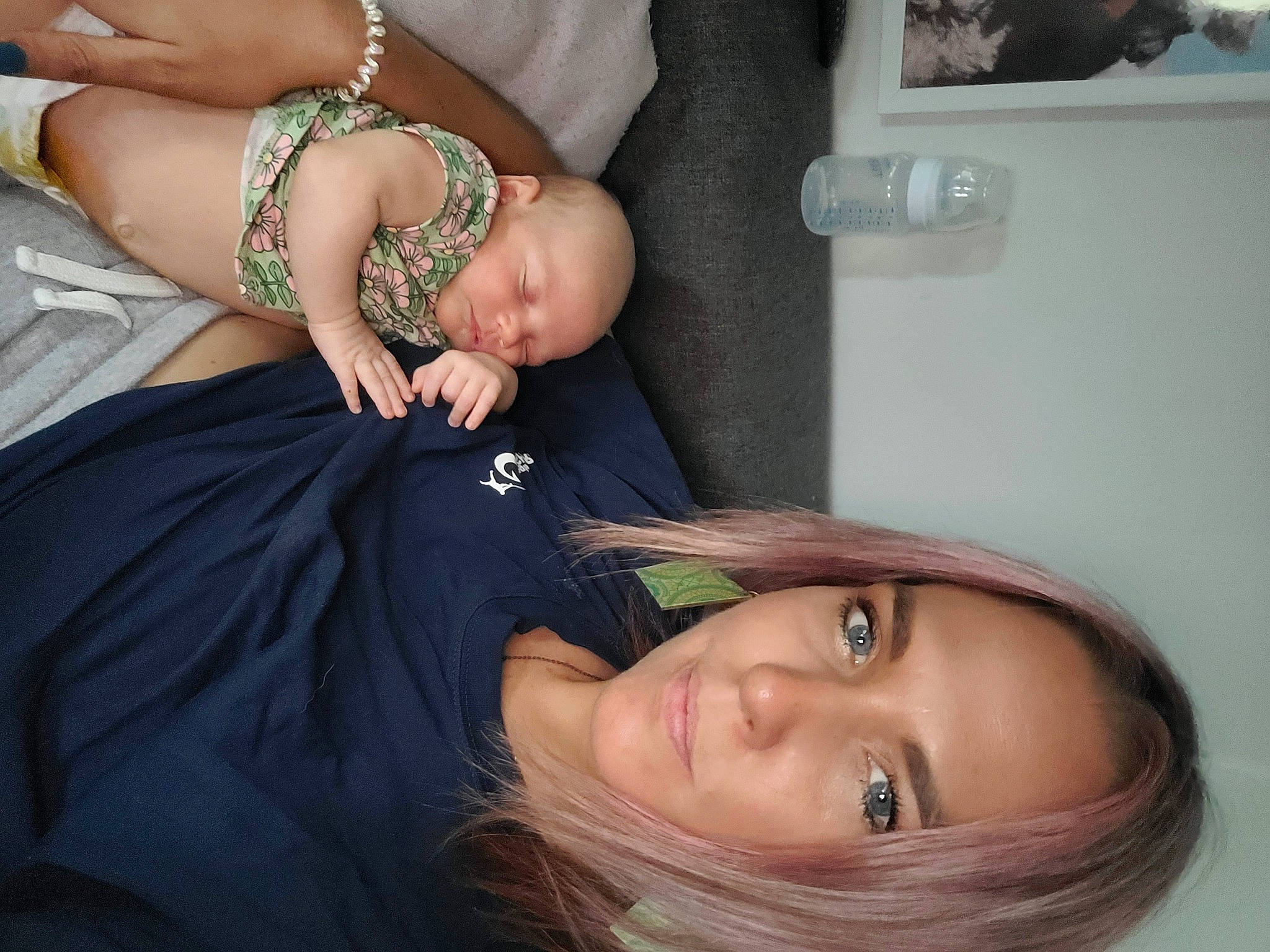 Billie is registered to the contest to win money with this photo: abdomen, chest, comfort, elbow, eyelash, fashion, gesture, hand, happy, head, human_body, joint, muscle, organ, person, shoulder, skin, smile, thigh, toddler