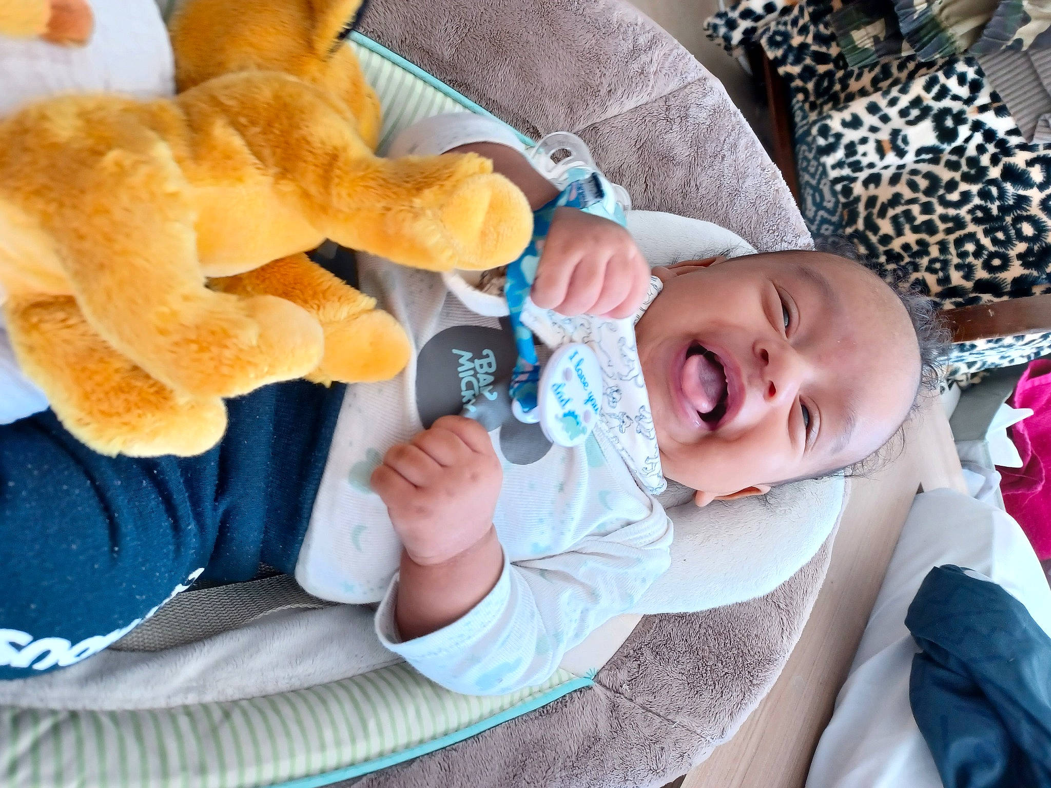 Kael a rejoint le concours — aidez-le/la à gagner de superbes lots ! baby, baby_products, baby_toddler_clothing, child, comfort, companion_dog, finger, fun, fur, human_body, linens, nose, person, plush, room, skin, stuffed_toy, teddy_bear, toddler, toy