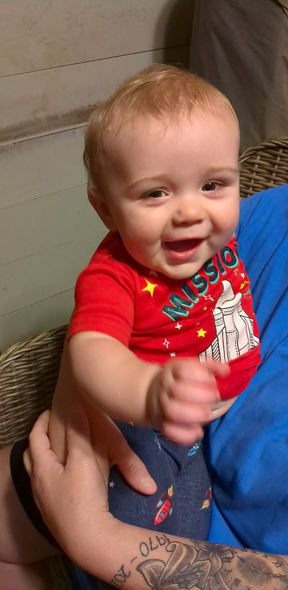 Colson is registered to the contest to win money with this photo: baby_toddler_clothing, cheek, eye, eyebrow, face, finger, gesture, hand, happy, human_body, iris, lip, mouth, neck, nose, person, skin, sleeve, smile, thumb