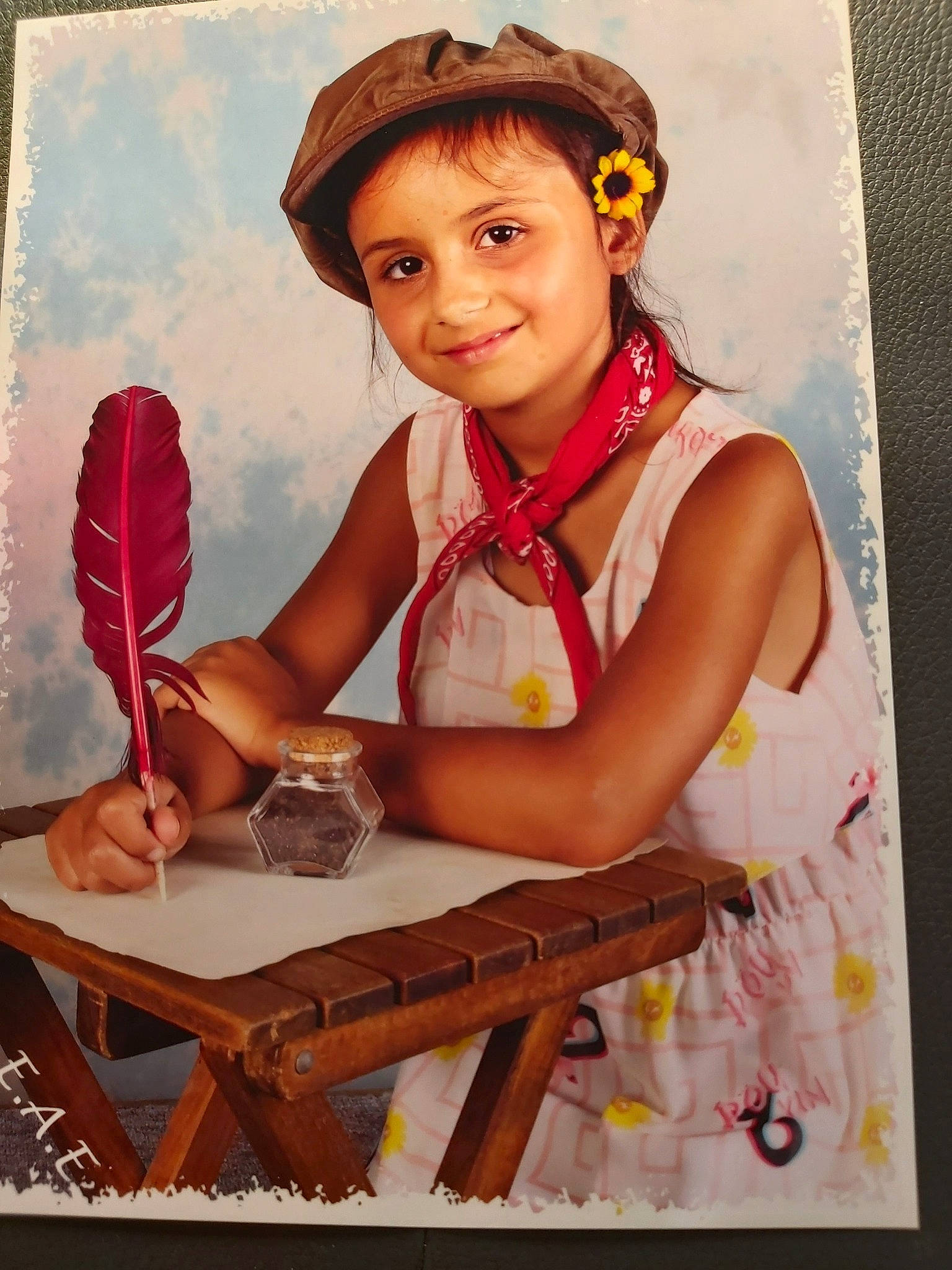 Linda a rejoint le concours — aidez-le/la à gagner de superbes lots ! art, child, child_model, headwear, joy, person