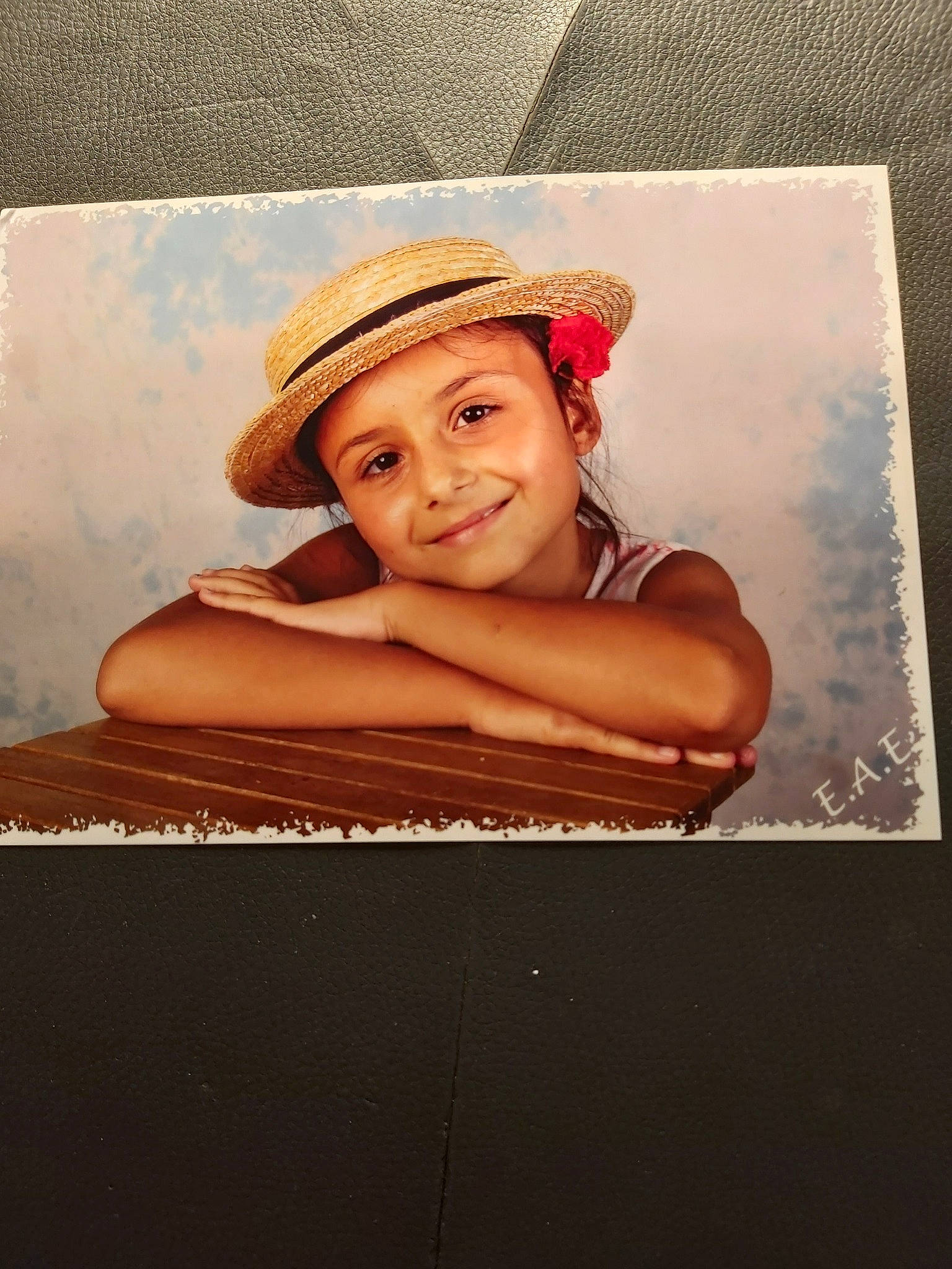 Linda a rejoint le concours — aidez-le/la à gagner de superbes lots ! art, child, headgear, headwear, joy, person, photograph, photography, portrait, vintage_clothing