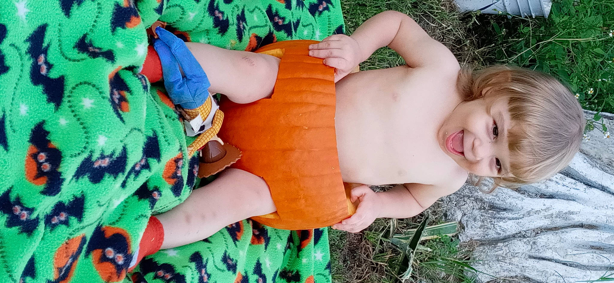 Franklin is registered to the contest to win money with this photo: child, finger, grass, hand, person, play, toddler