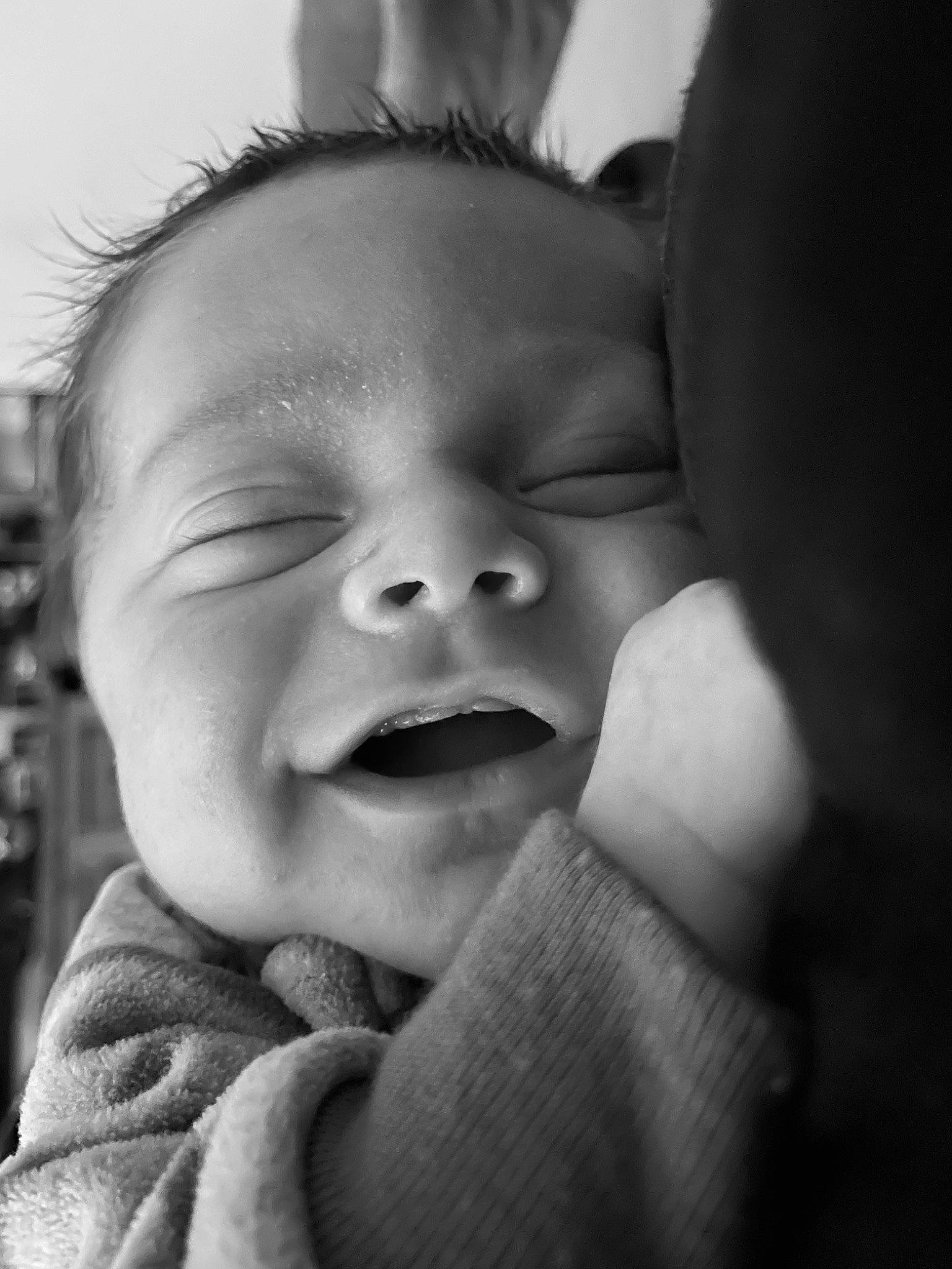Atreus is registered to the contest to win money with this photo: baby, black_and_white, cheek, child, close_up, comfort, eyebrow, finger, flash_photography, gesture, happy, iris, lip, monochrome, monochrome_photography, mouth, nose, person, skin, smile