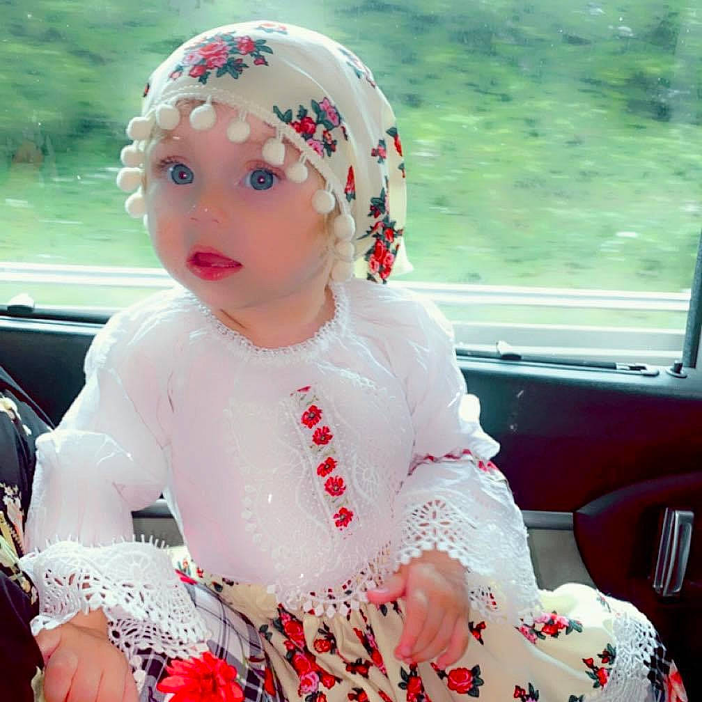 Stanciu Zemyra participe au concours pour gagner de l'argent avec cette photo : baby_toddler_clothing, cap, carmine, child, cool, dress, eyewear, fashion_accessory, fashion_design, fun, fur, happy, headband, headgear, headpiece, headwear, lip, pattern, person, sleeve