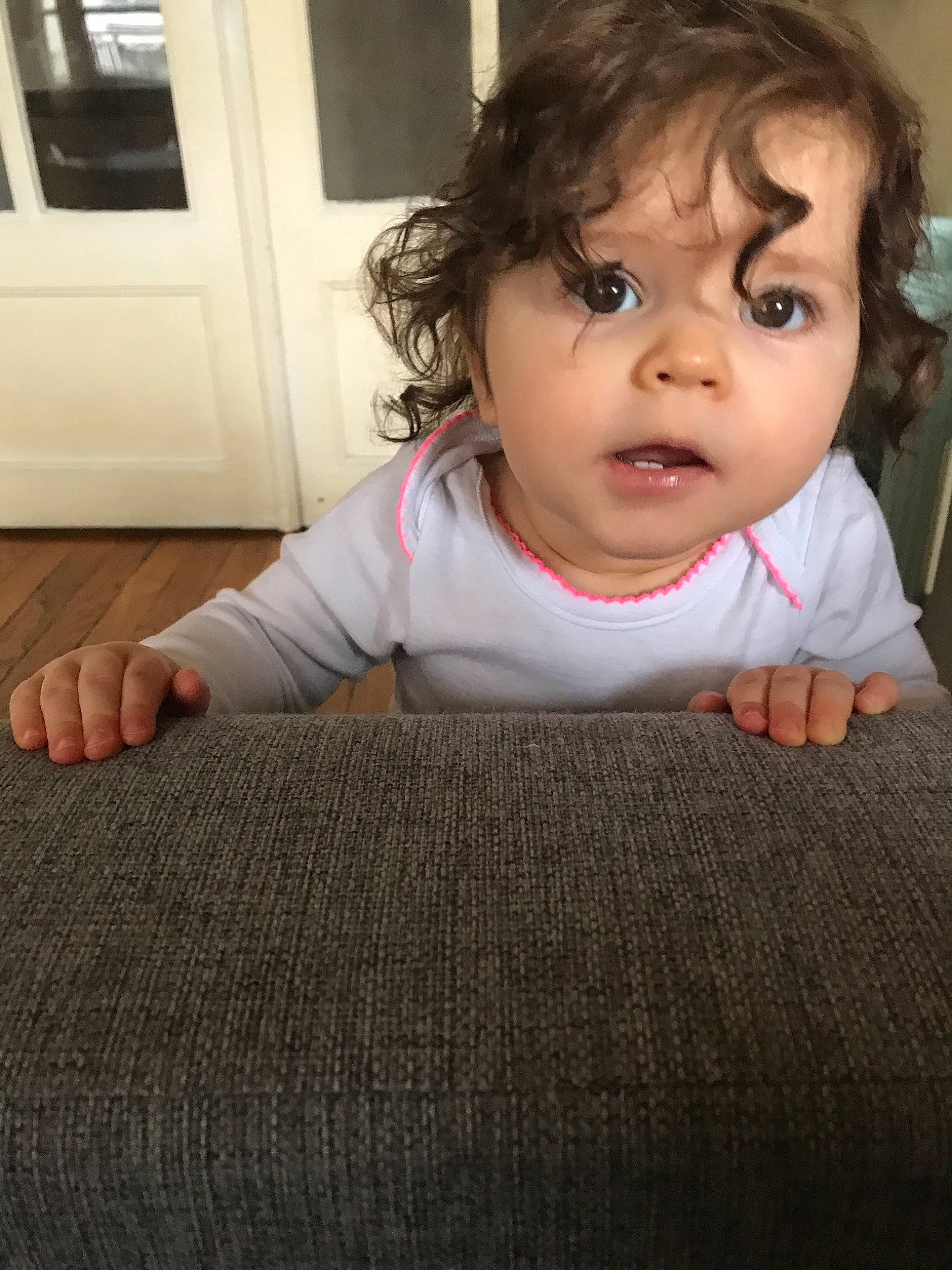 Tylia participe au concours pour gagner de l'argent avec cette photo : baby, cheek, child, chin, crawling, eye, face, facial_expression, floor, flooring, head, lip, mouth, nose, person, skin, smile, toddler