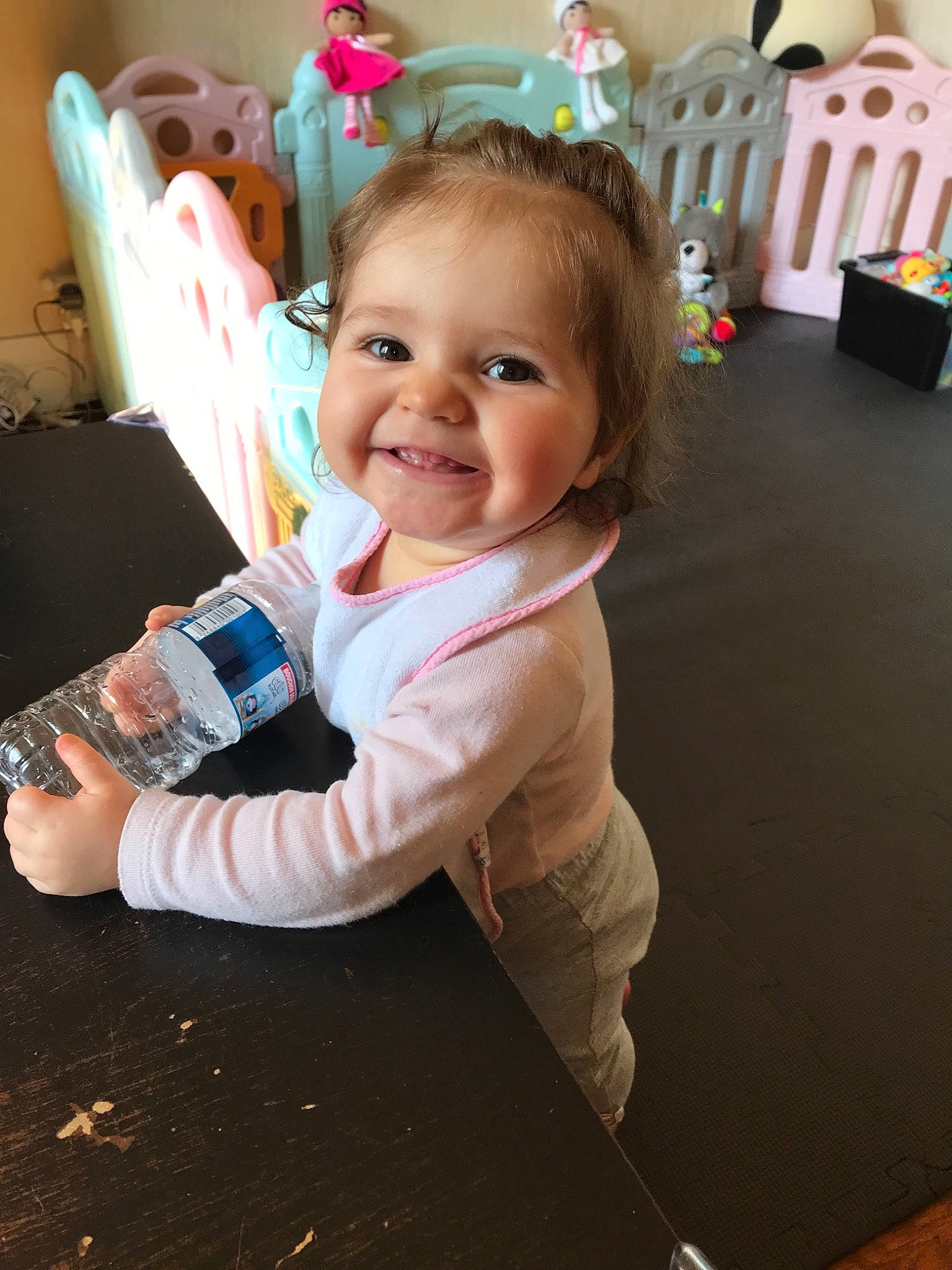 Tylia a rejoint le concours — aidez-le/la à gagner de superbes lots ! baby, child, electronic_device, gadget, hairstyle, happy, joy, person, photography, play, room, sitting, skin, smile, technology, toddler, vacation