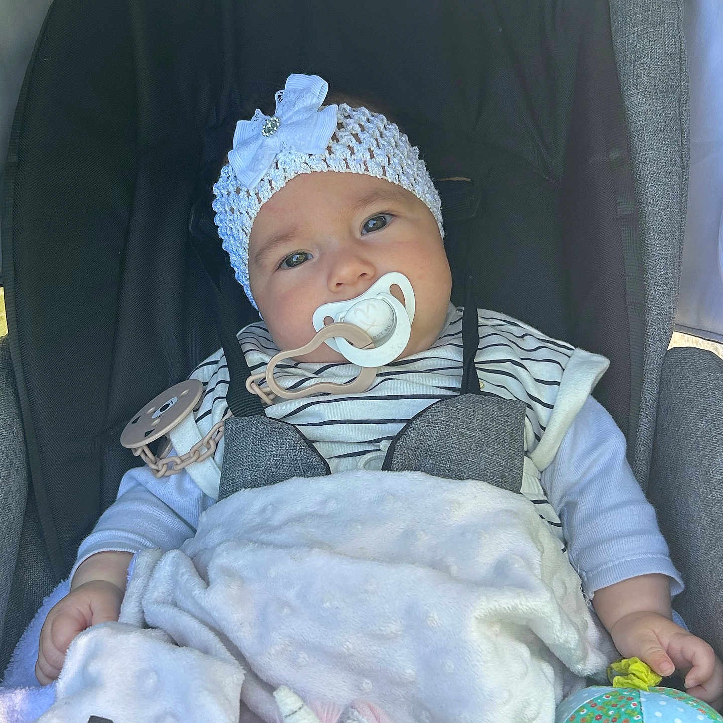Zhaïna participe au concours pour gagner de l'argent avec cette photo : baby, ball, blanket, bow, child, comfort, cushion, cute, headband, indoors, infant, pacifier, portrait, relaxed, soft_texture, striped_clothing, stroller, toy, unicorn, wearing