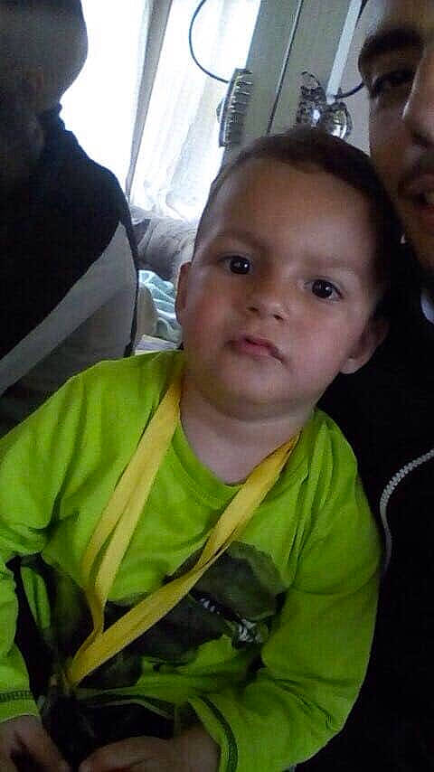 Lukas participe au concours pour gagner de l'argent avec cette photo : baby, cheek, child, chin, cool, ear, eye, face, facial_expression, forehead, fun, green, head, mouth, neck, nose, person, skin, smile, toddler