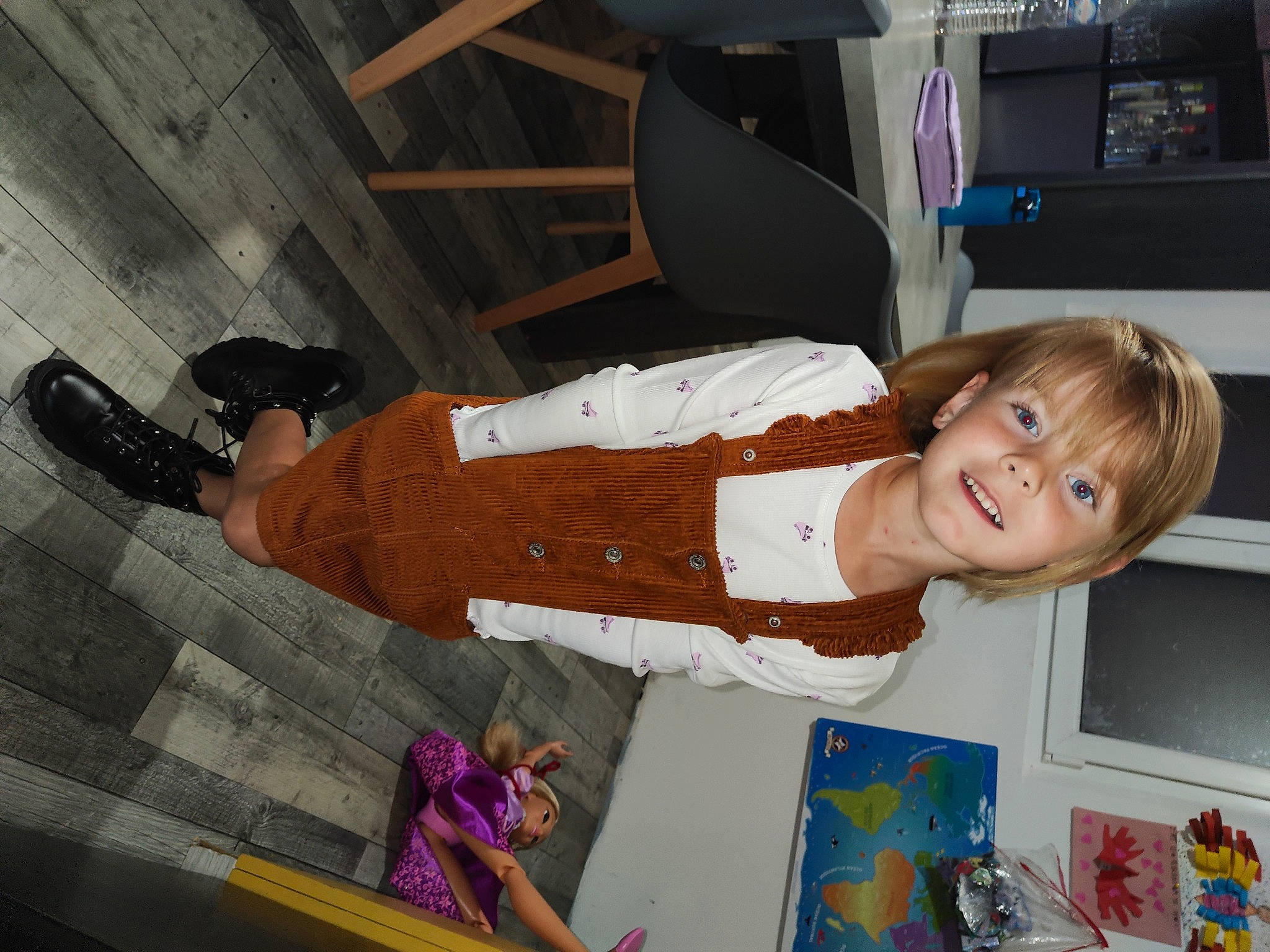 Louna a rejoint le concours — aidez-le/la à gagner de superbes lots ! baby, child, flooring, fun, home_appliance, joy, machine, person, room, smile, toddler, wood