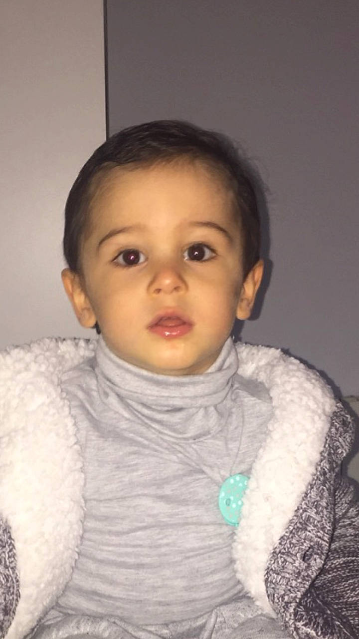 Gino a rejoint le concours — aidez-le/la à gagner de superbes lots ! cheek, child, child_model, chin, eye, eyebrow, face, girl, head, infant, iris, lip, person, product, skin, smile, standing, toddler, trunk