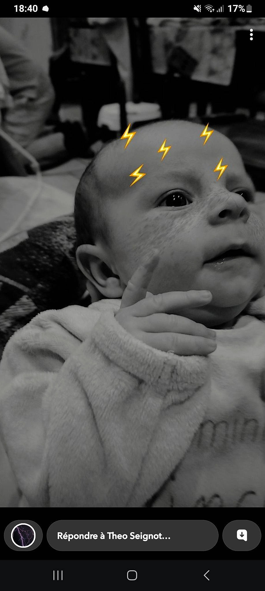 Cataleya a rejoint le concours — aidez-le/la à gagner de superbes lots ! baby, black_and_white, cheek, child, comfort, eyebrow, eyelash, finger, flash_photography, gesture, happy, head, iris, monochrome, monochrome_photography, nose, person, skin, smile, thumb