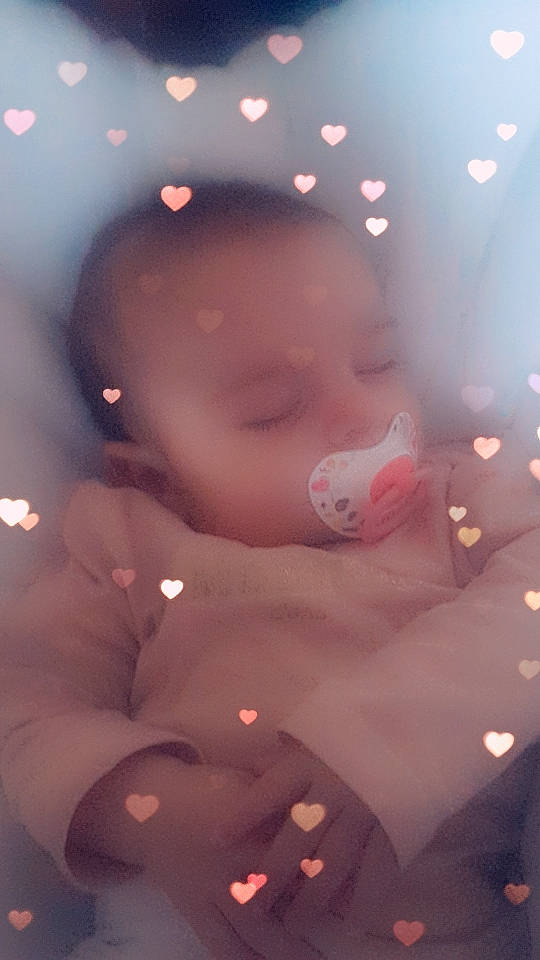 Cataleya participe au concours pour gagner de l'argent avec cette photo : baby, carmine, cheek, child, eye, face, fun, happy, head, lens_flare, lip, magenta, mouth, nose, peach, person, petal, pink, space, thumb