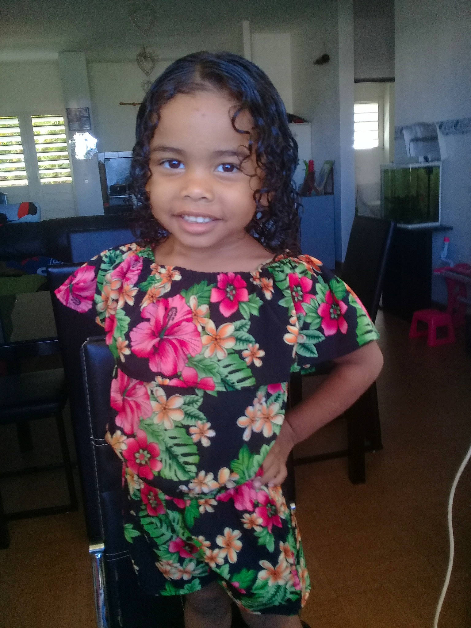 Alizé a rejoint le concours — aidez-le/la à gagner de superbes lots ! black_hair, child, day, fun, girl, hair, hairstyle, human_body, joint, joy, organ, pattern, person, pink, product, shoulder, smile, textile, toddler, trunk