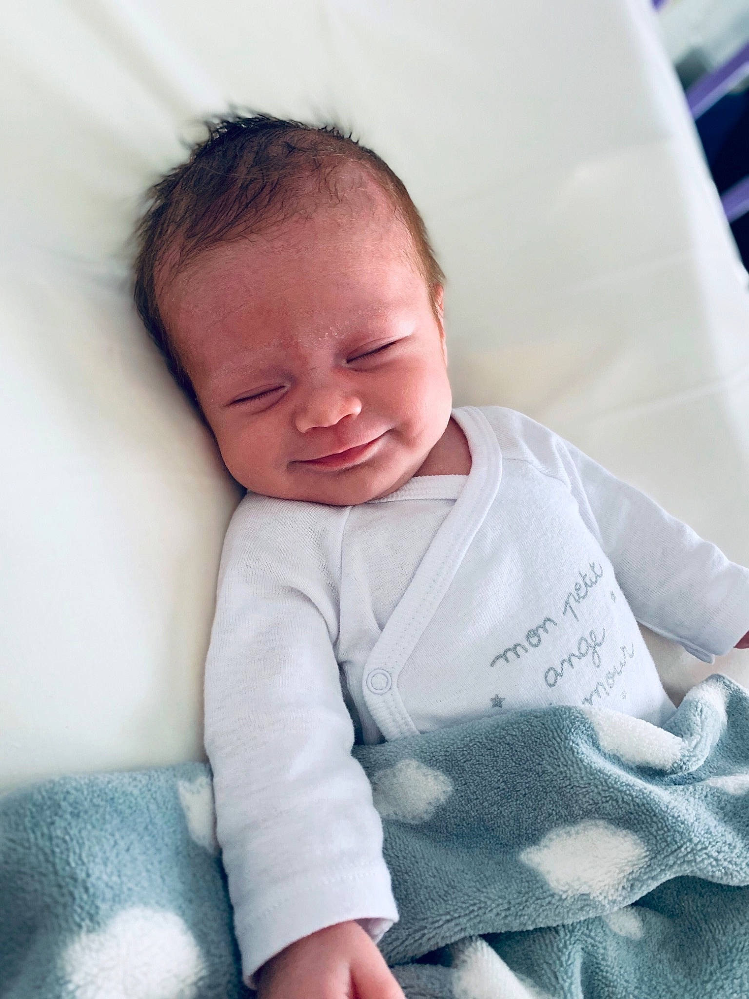 Maluna a rejoint le concours — aidez-le/la à gagner de superbes lots ! baby, baby_sleeping, beauty, birth, cheek, child, comfort, eye, face, facial_expression, head, joy, linens, nose, person, skin, sleep, smile, toddler