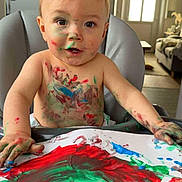 Aaron a rejoint le concours — aidez-le/la à gagner de superbes lots ! toddler, child, painting, paint, messy, high_chair, face_paint, indoor, living_room, art, colorful, baby, hands, paper, red_paint, green_paint, blue_paint, expression, smiling, creativity