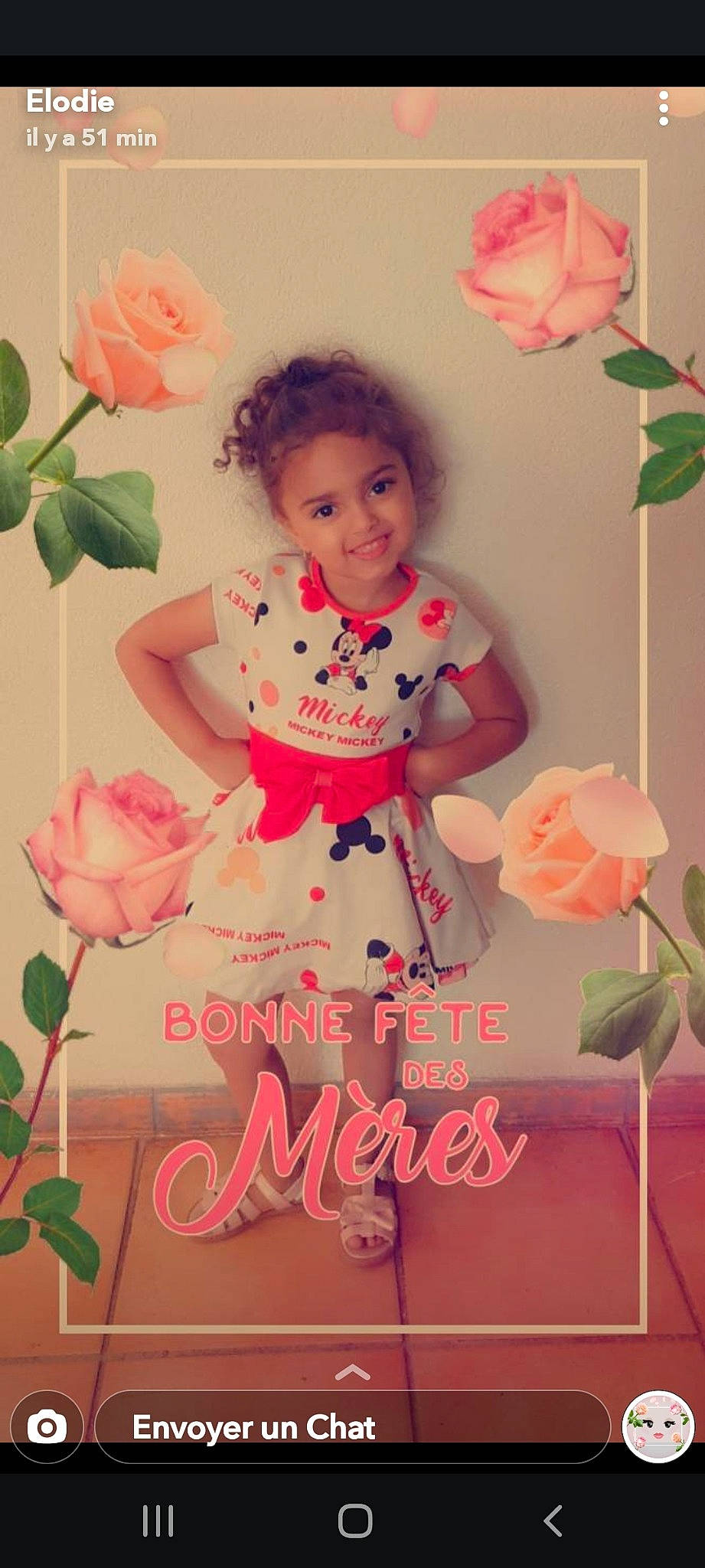 Sarah a rejoint le concours — aidez-le/la à gagner de superbes lots ! camellia, child, flower, garden_roses, joy, peach, person, petal, pink, plant, rose, rose_family, toddler