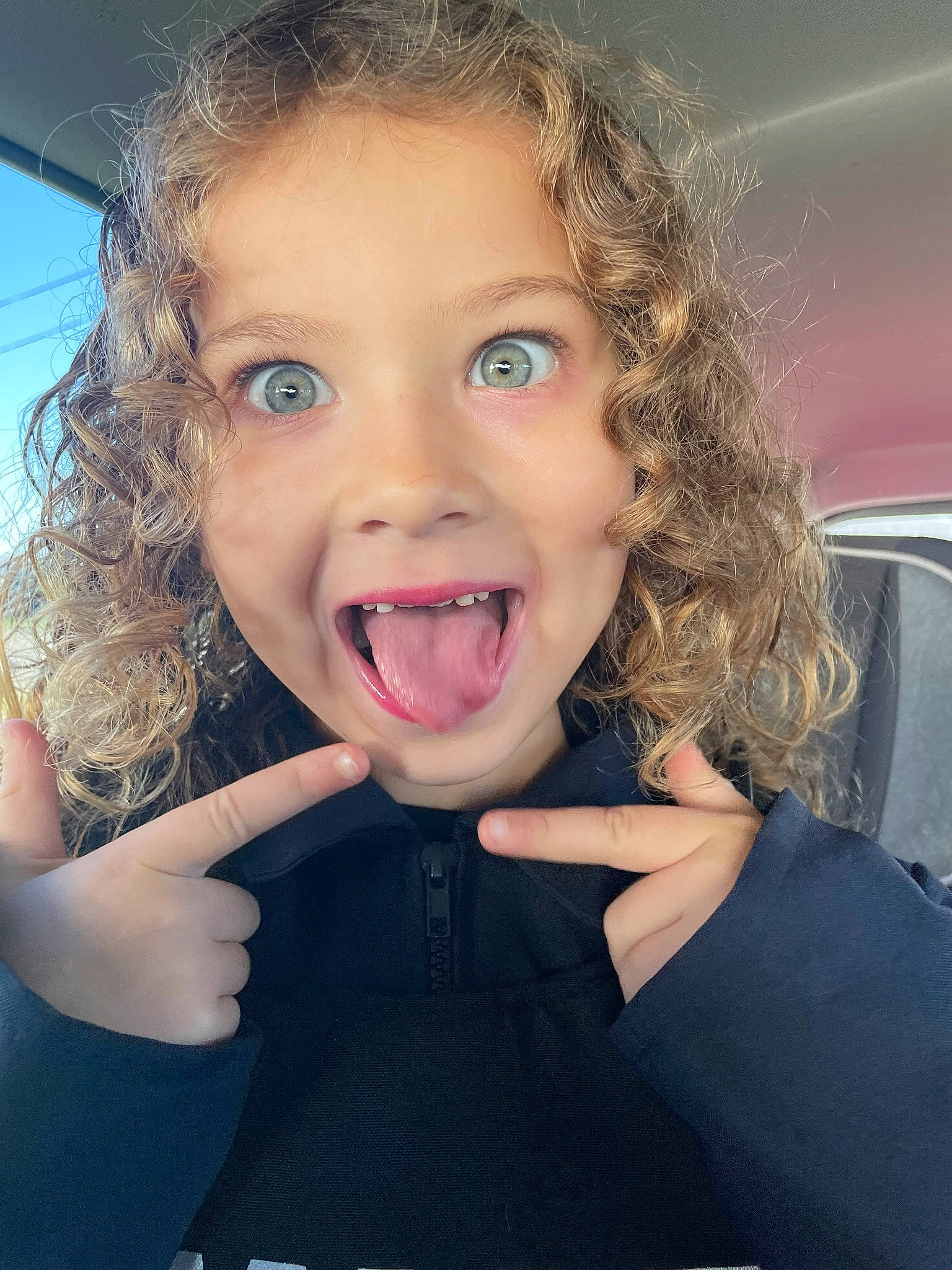 Mikeal is registered to the contest to win money with this photo: cheek, chin, ear, eye, eyebrow, eyelash, face, flash_photography, hair, happy, human_body, iris, jaw, lip, mouth, neck, nose, person, skin, smile