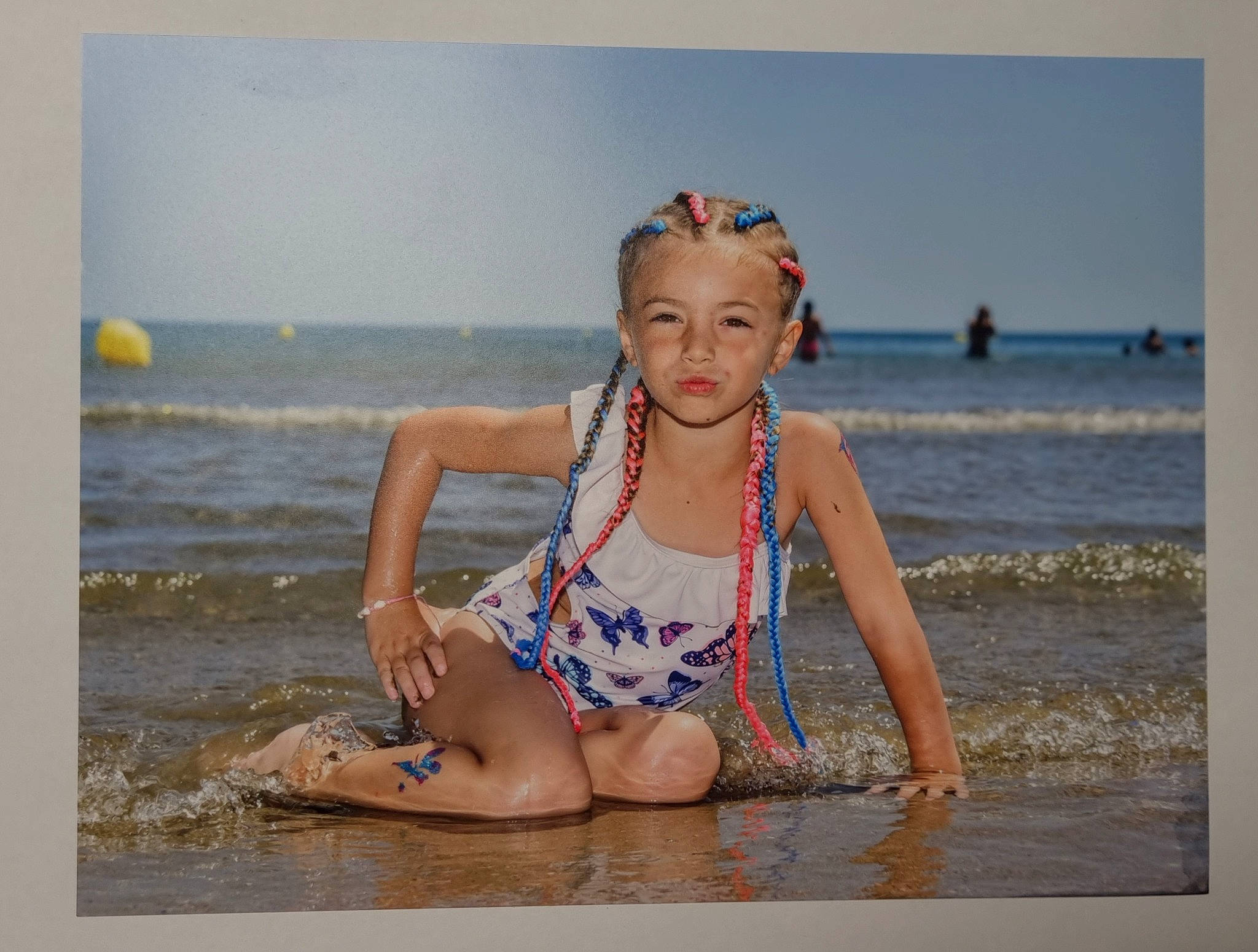 Jessica participe au concours pour gagner de l'argent avec cette photo : azure, beach, brassiere, clothing, eye, flash_photography, happy, leg, leisure, maillot, morning, one_piece_swimsuit, people_on_beach, person, sky, sportswear, summer, sunlight, swimwear, thigh